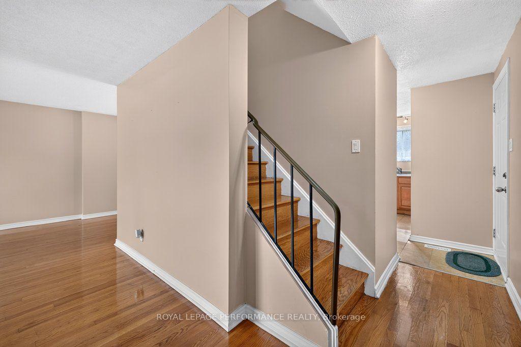 Photo 5 of 2258 Russell Road, Ottawa, Hawthorne Meadows — HOMEH