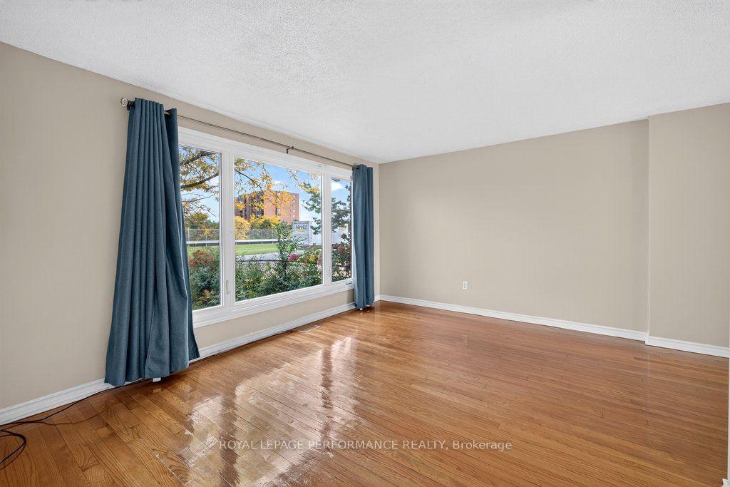 Photo 7 of 2258 Russell Road, Ottawa, Hawthorne Meadows — HOMEH