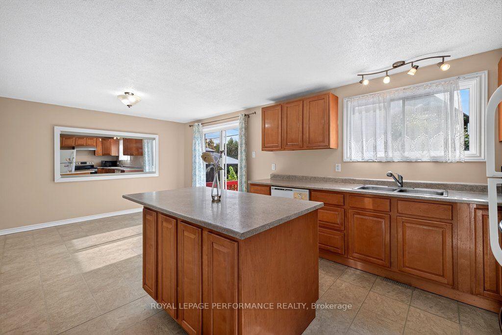 Photo 14 of 2258 Russell Road, Ottawa, Hawthorne Meadows — HOMEH