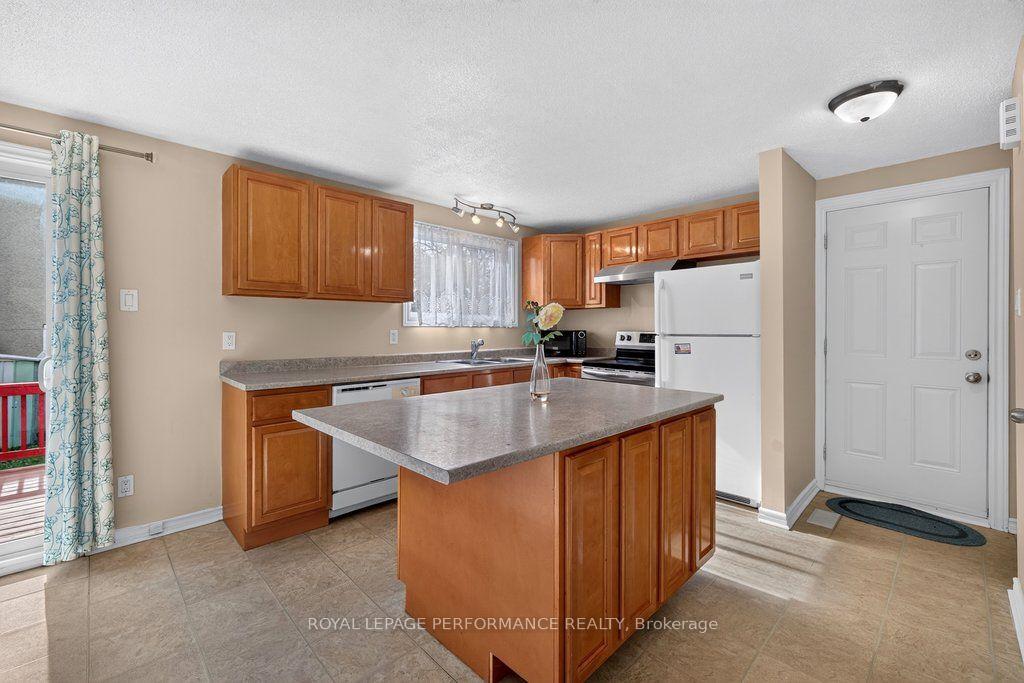 Photo 15 of 2258 Russell Road, Ottawa, Hawthorne Meadows — HOMEH
