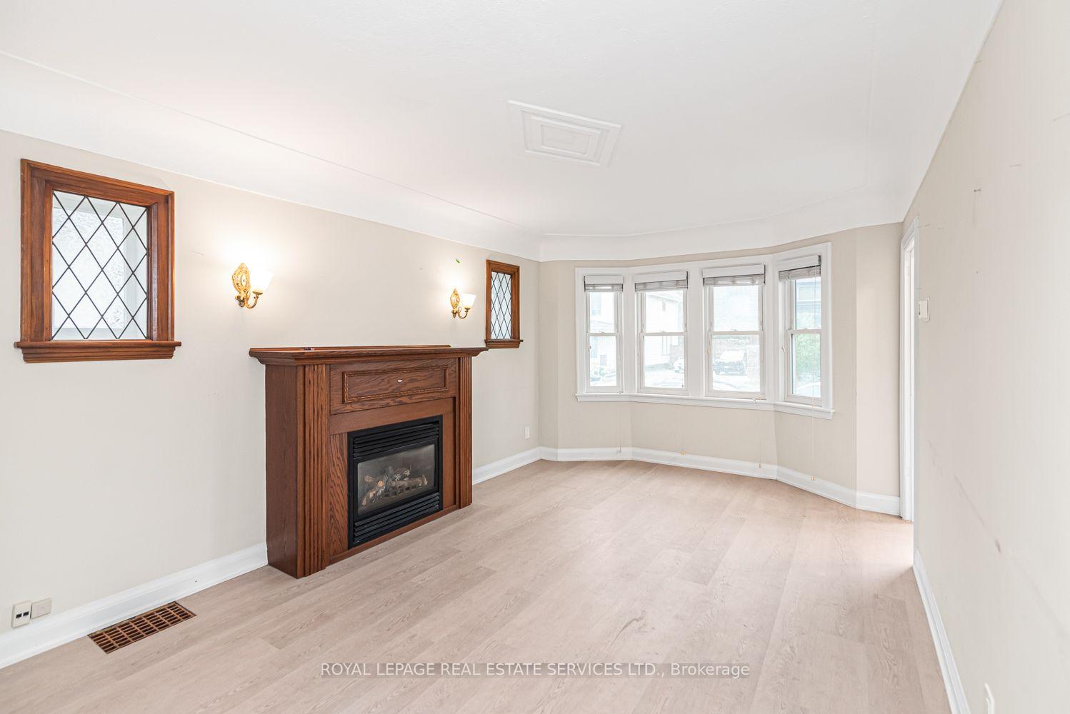 Photo 3 of 187 West 2nd Street, Hamilton, Southam — HOMEH