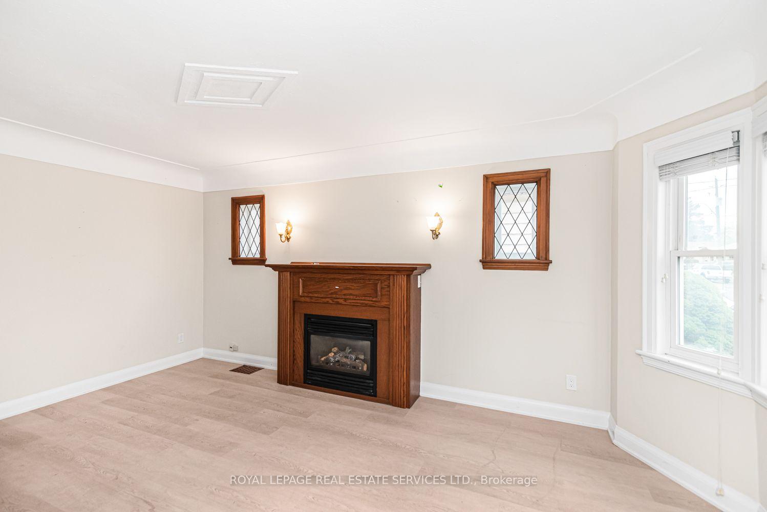 Photo 4 of 187 West 2nd Street, Hamilton, Southam — HOMEH
