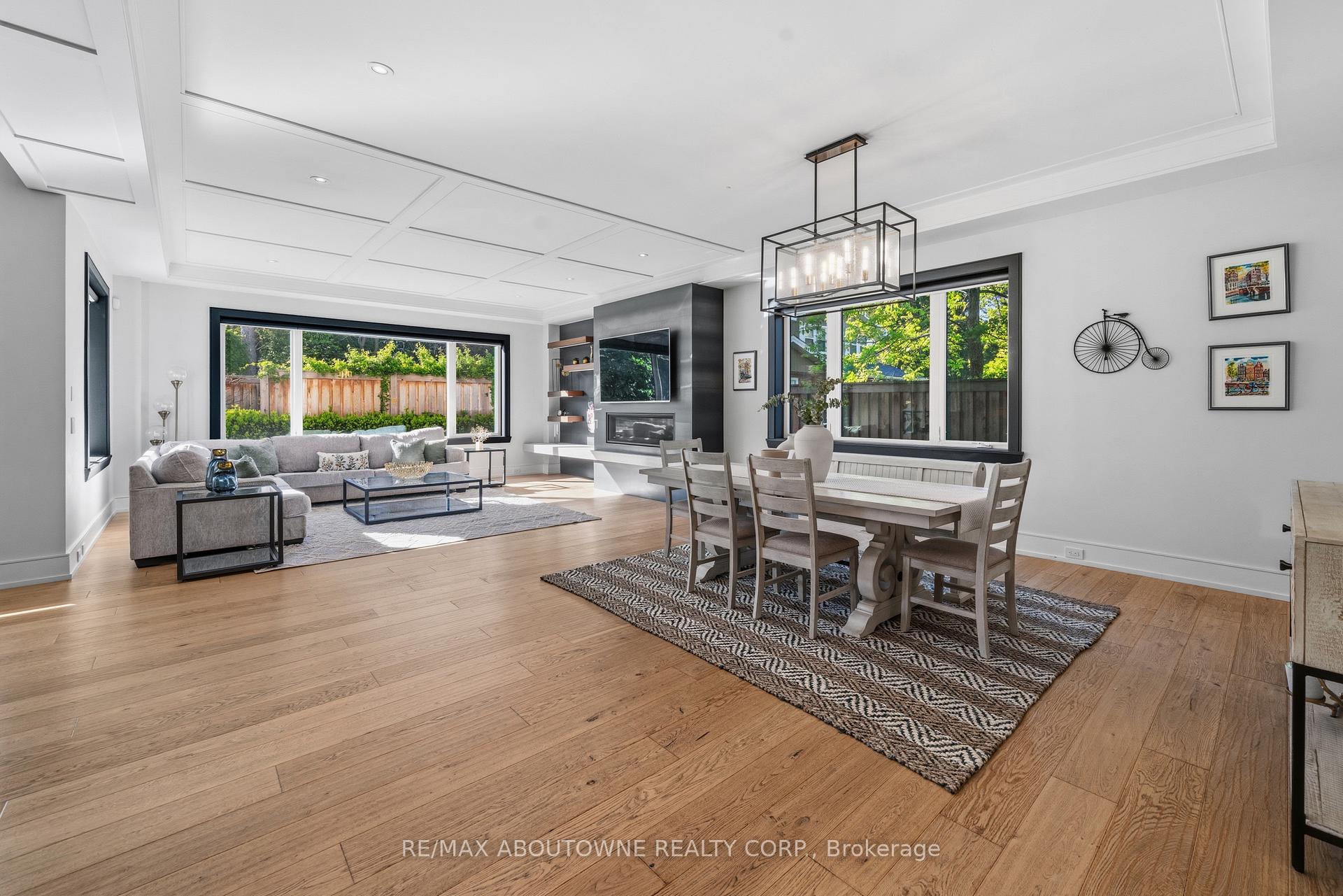 Photo 5 of 489 Lakeshore Road W, Oakville, Southwest — HOMEH