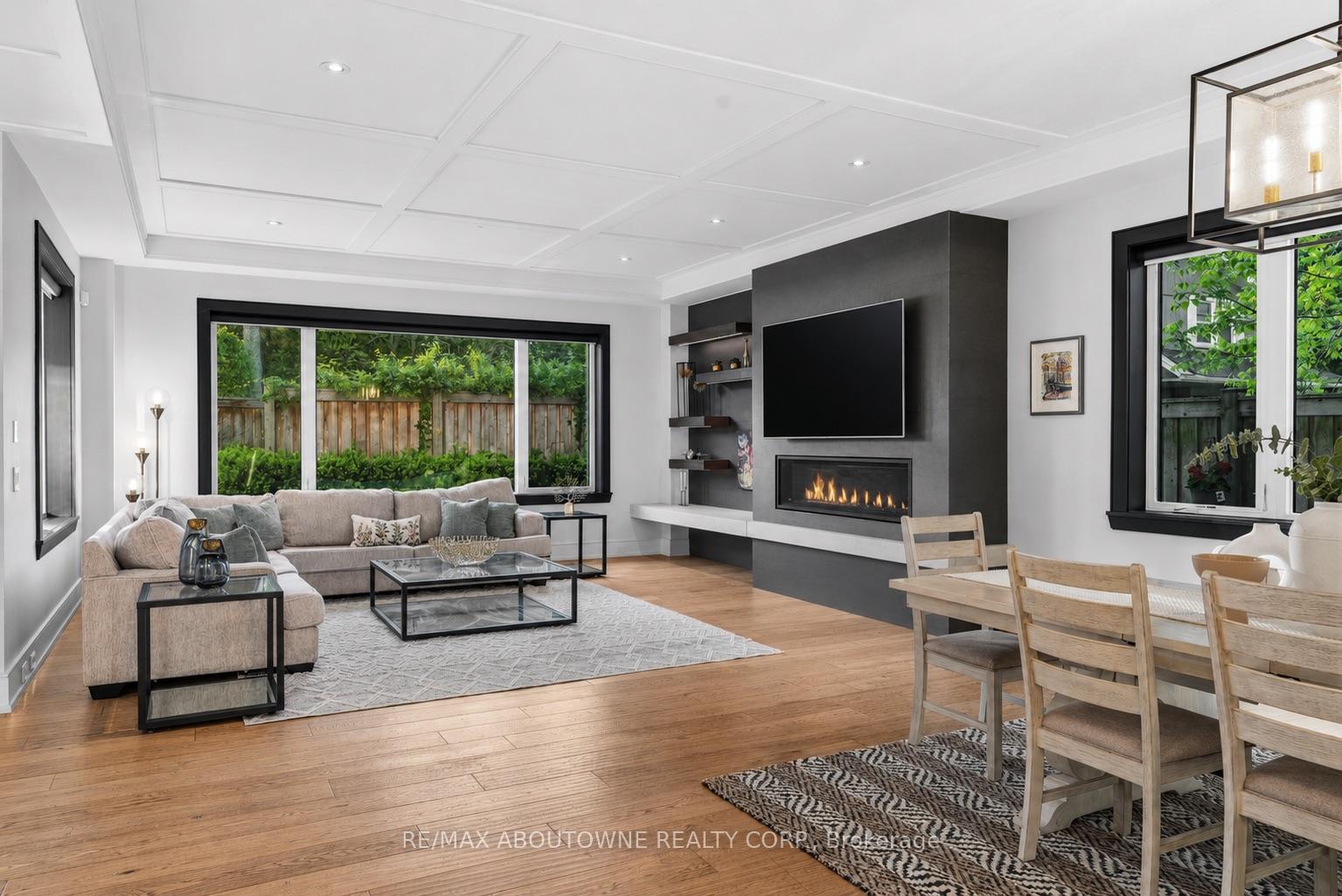 Photo 6 of 489 Lakeshore Road W, Oakville, Southwest — HOMEH