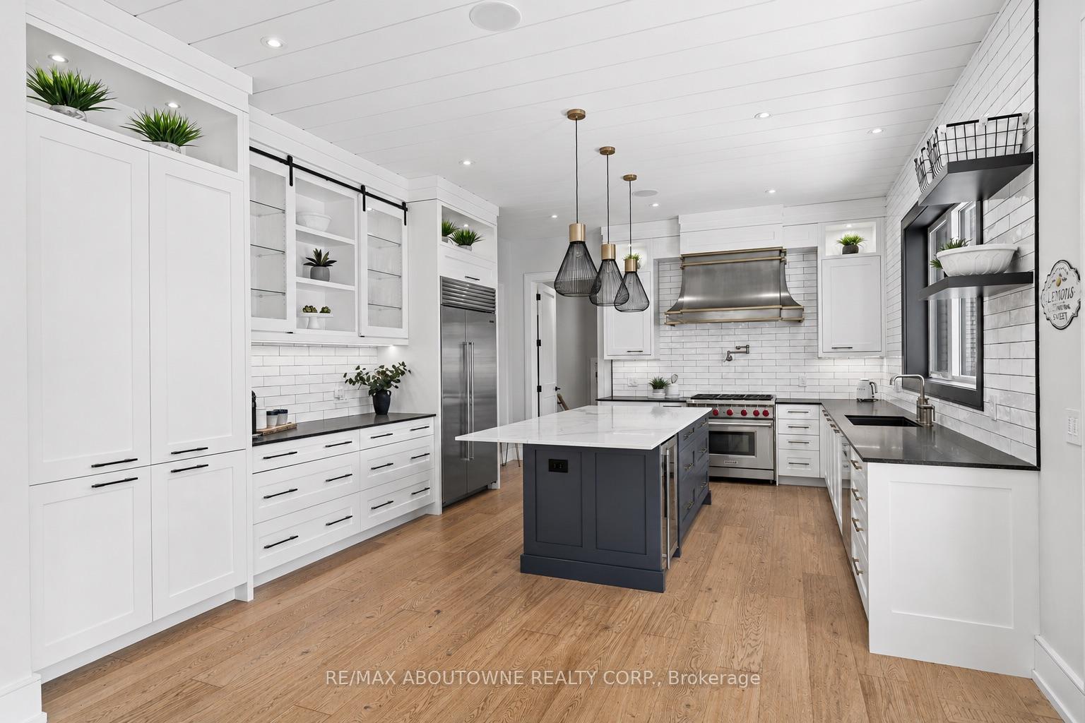 Photo 8 of 489 Lakeshore Road W, Oakville, Southwest — HOMEH
