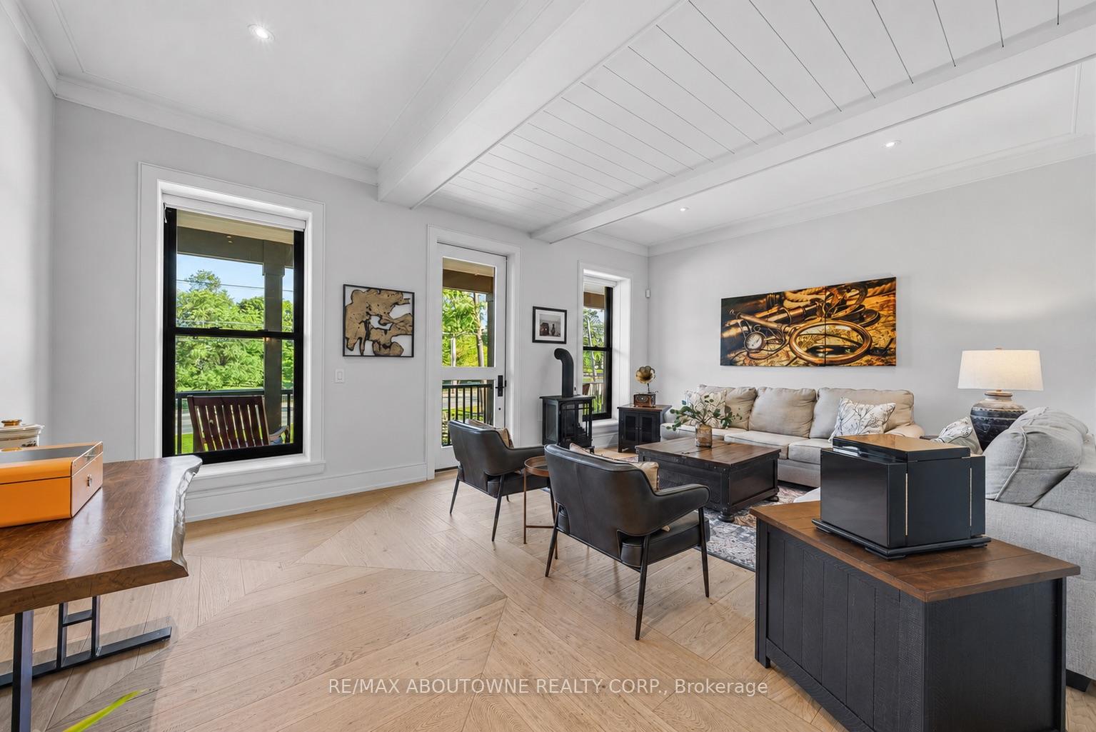 Photo 12 of 489 Lakeshore Road W, Oakville, Southwest — HOMEH