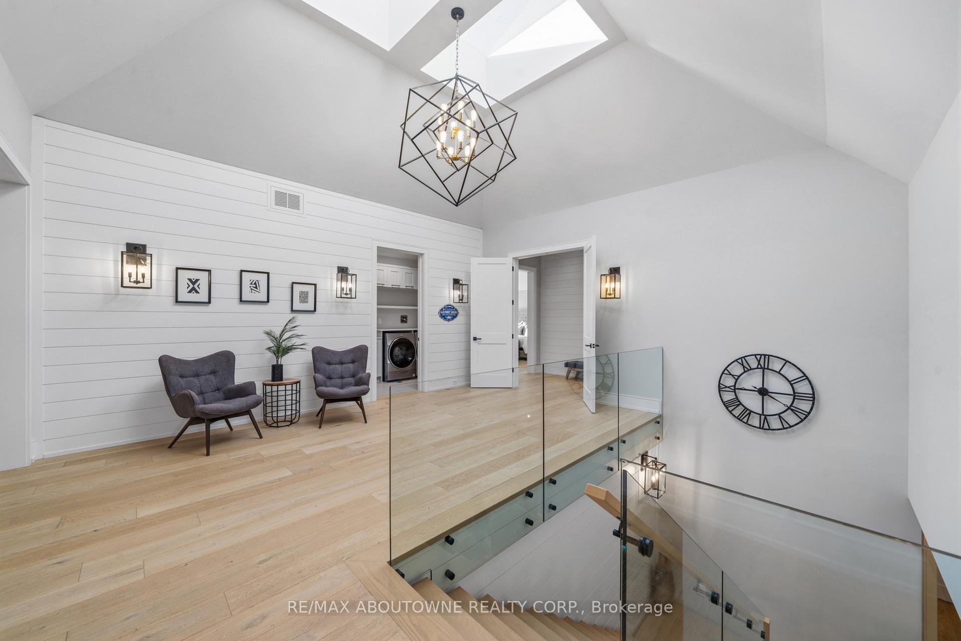 Photo 14 of 489 Lakeshore Road W, Oakville, Southwest — HOMEH