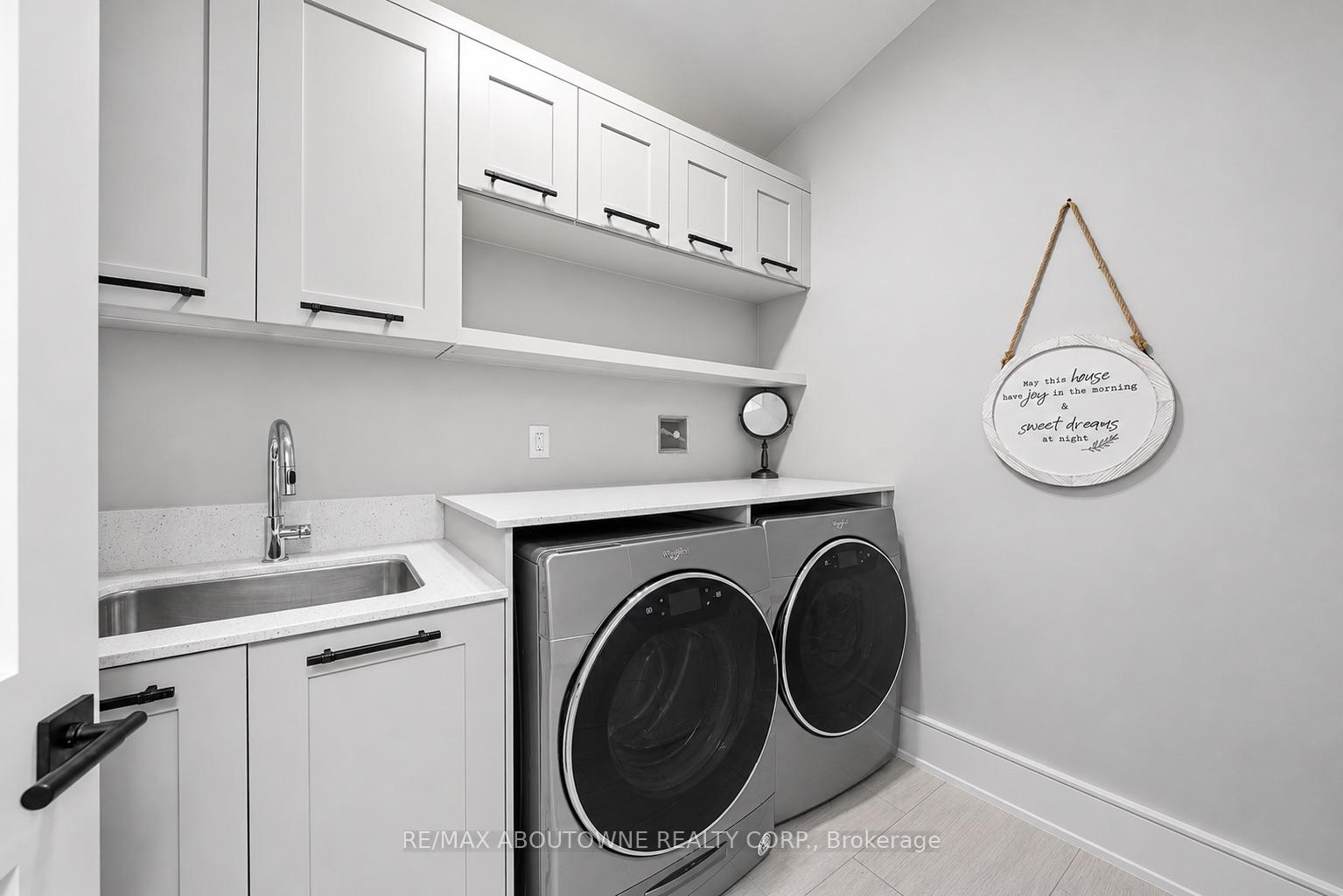 Photo 15 of 489 Lakeshore Road W, Oakville, Southwest — HOMEH