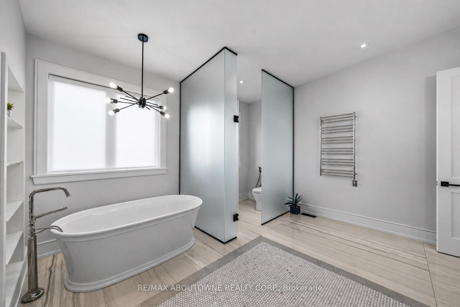 Photo 17 of 489 Lakeshore Road W, Oakville, Southwest — HOMEH
