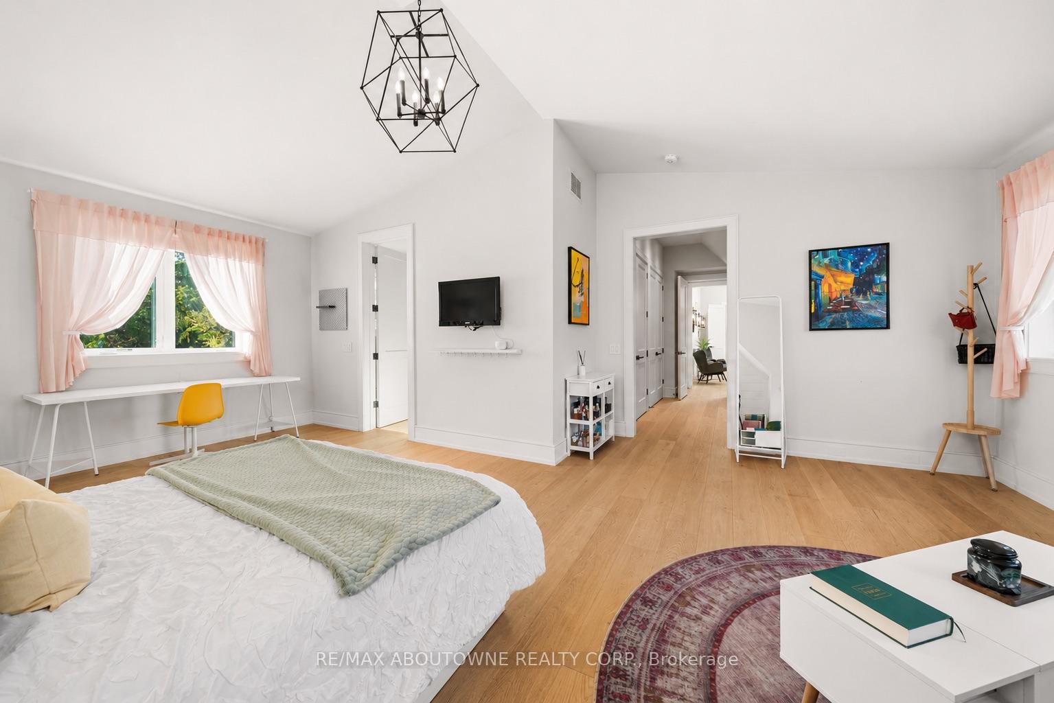 Photo 21 of 489 Lakeshore Road W, Oakville, Southwest — HOMEH