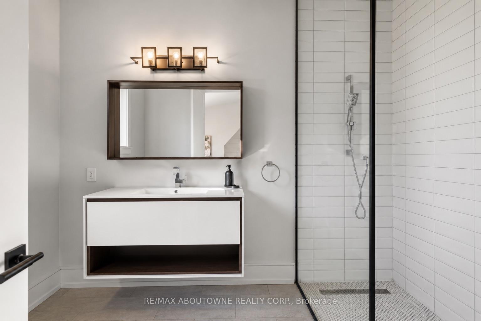 Photo 22 of 489 Lakeshore Road W, Oakville, Southwest — HOMEH