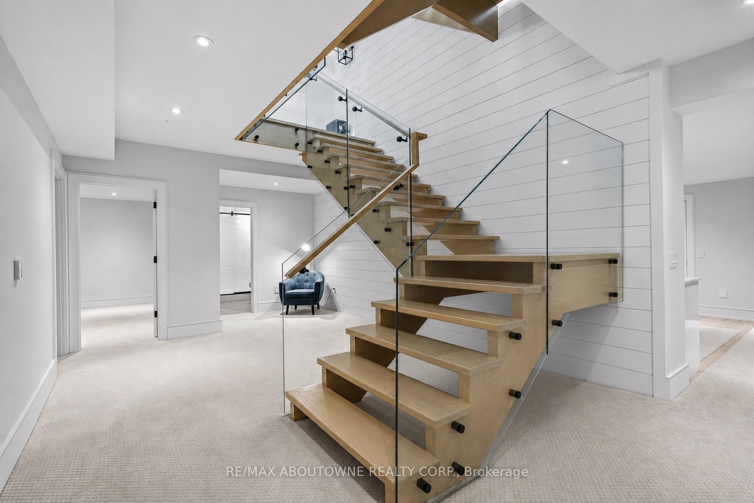 Photo 25 of 489 Lakeshore Road W, Oakville, Southwest — HOMEH