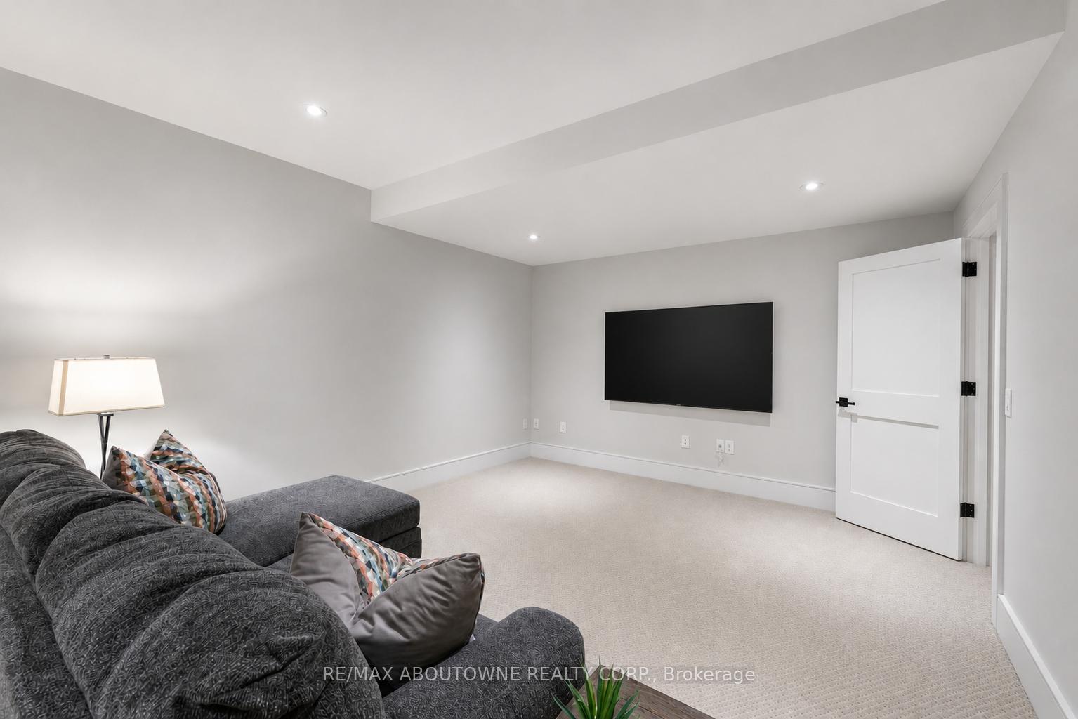 Photo 26 of 489 Lakeshore Road W, Oakville, Southwest — HOMEH