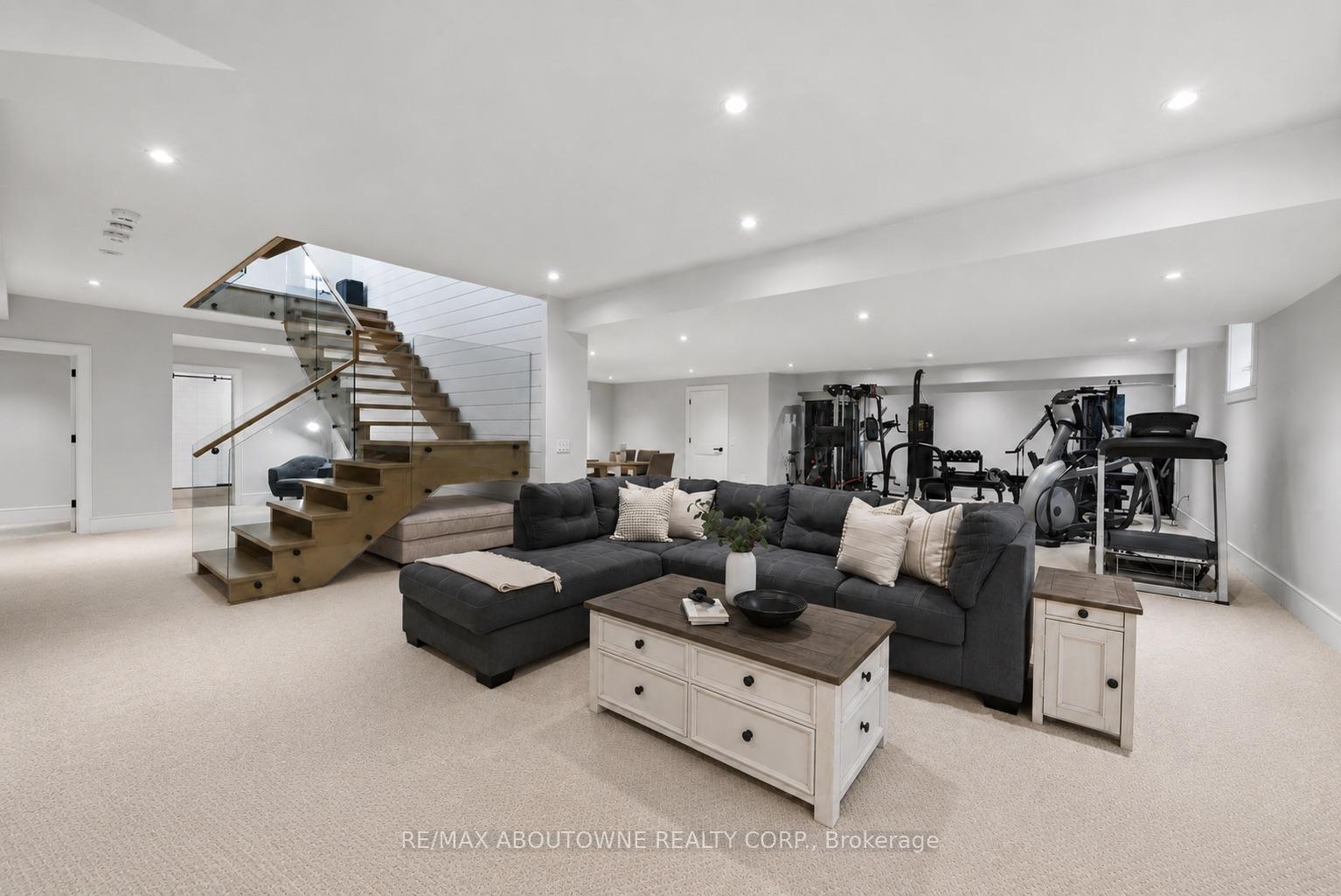 Photo 28 of 489 Lakeshore Road W, Oakville, Southwest — HOMEH