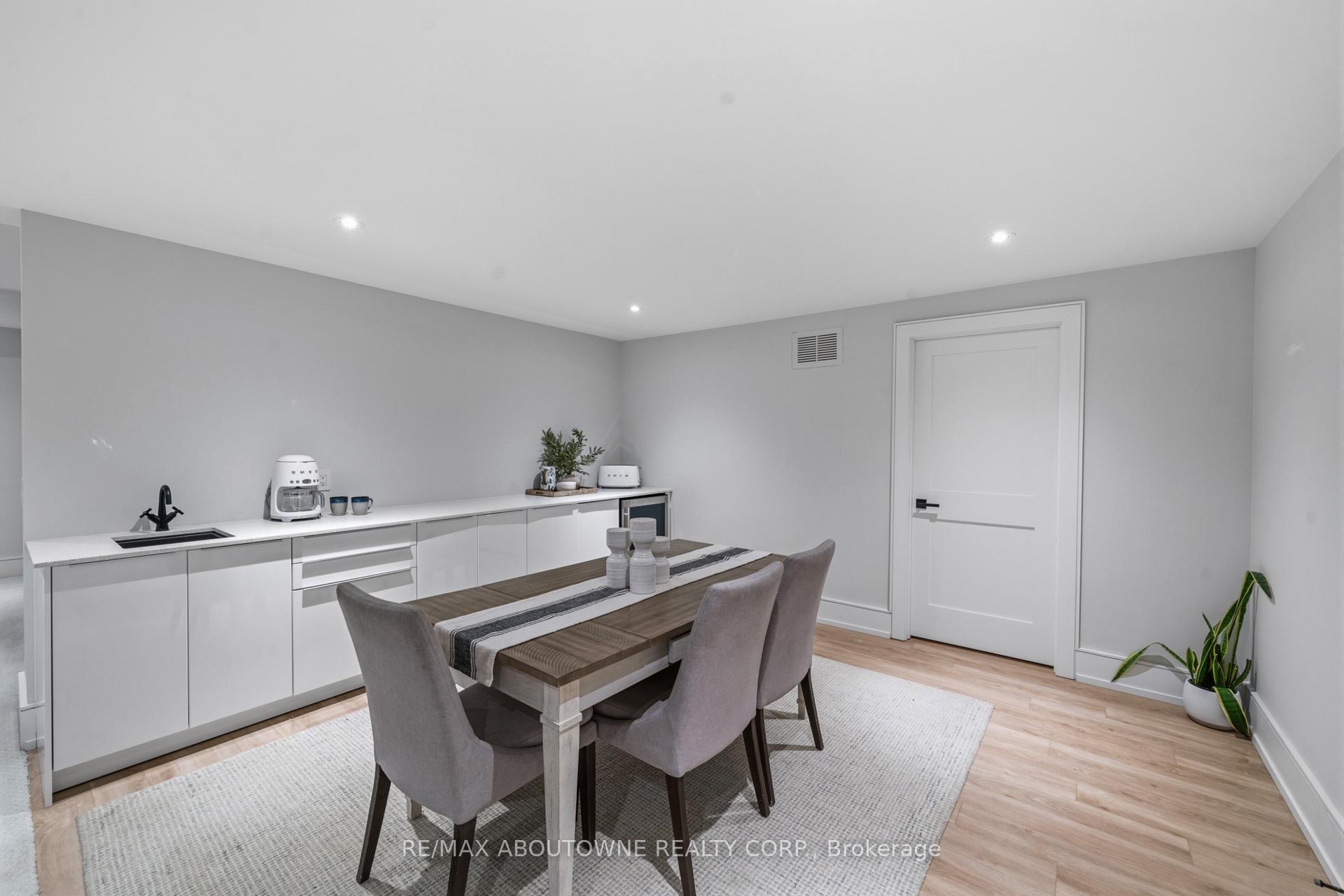 Photo 29 of 489 Lakeshore Road W, Oakville, Southwest — HOMEH