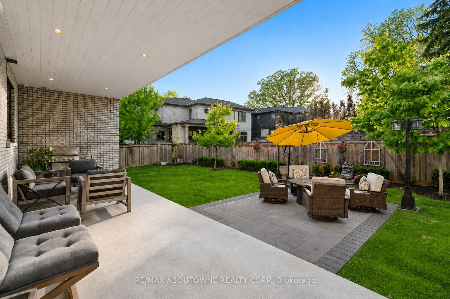 Photo 32 of 489 Lakeshore Road W, Oakville, Southwest — HOMEH