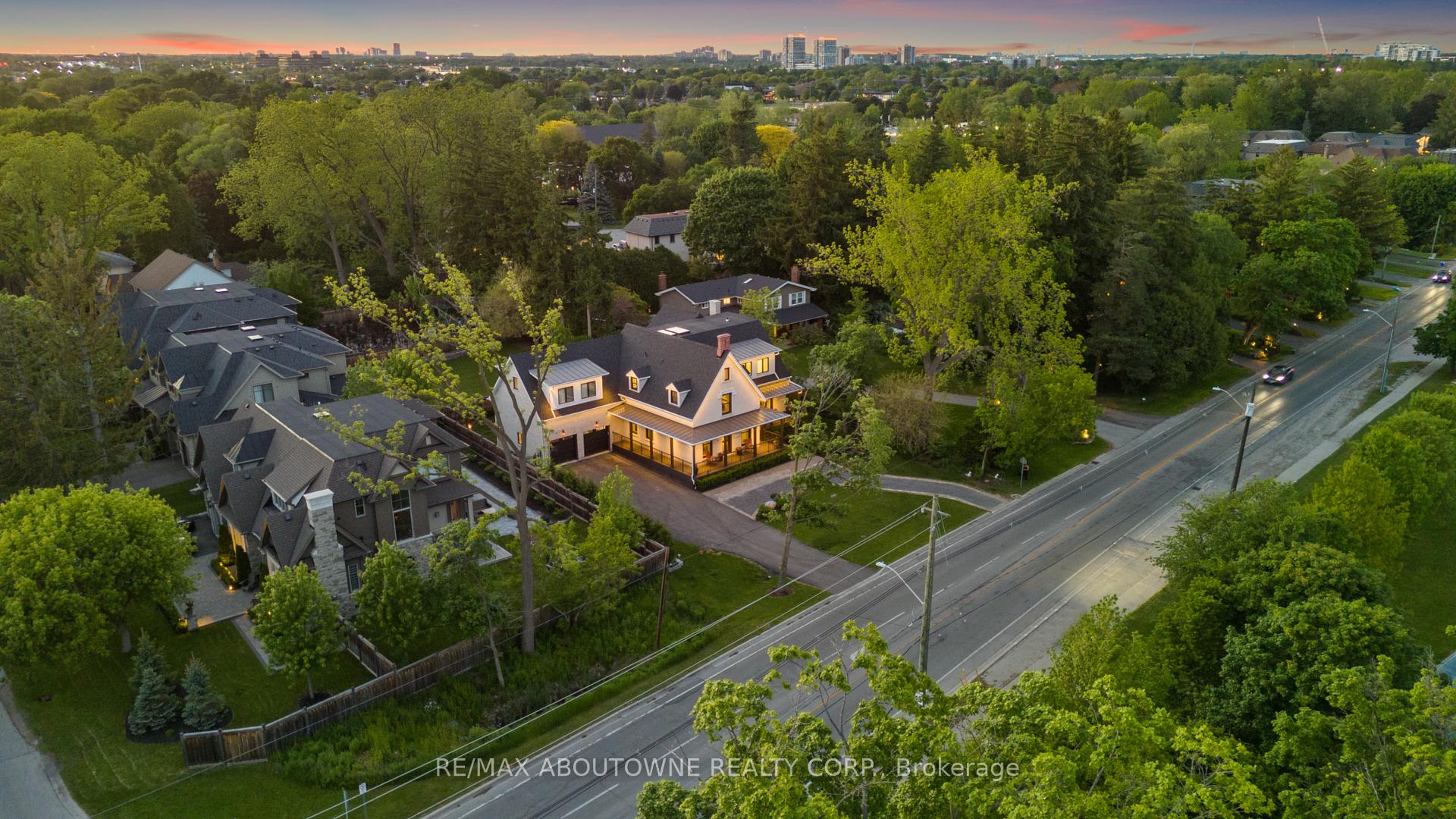 Photo 35 of 489 Lakeshore Road W, Oakville, Southwest — HOMEH