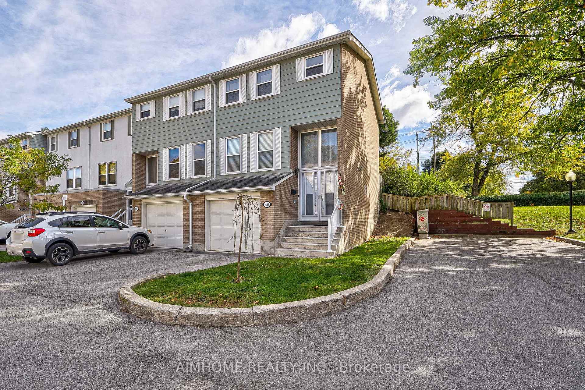 Photo 2 of 1692 John Street, Markham, Bayview Fairway-Bayview Country Club Estates — HOMEH