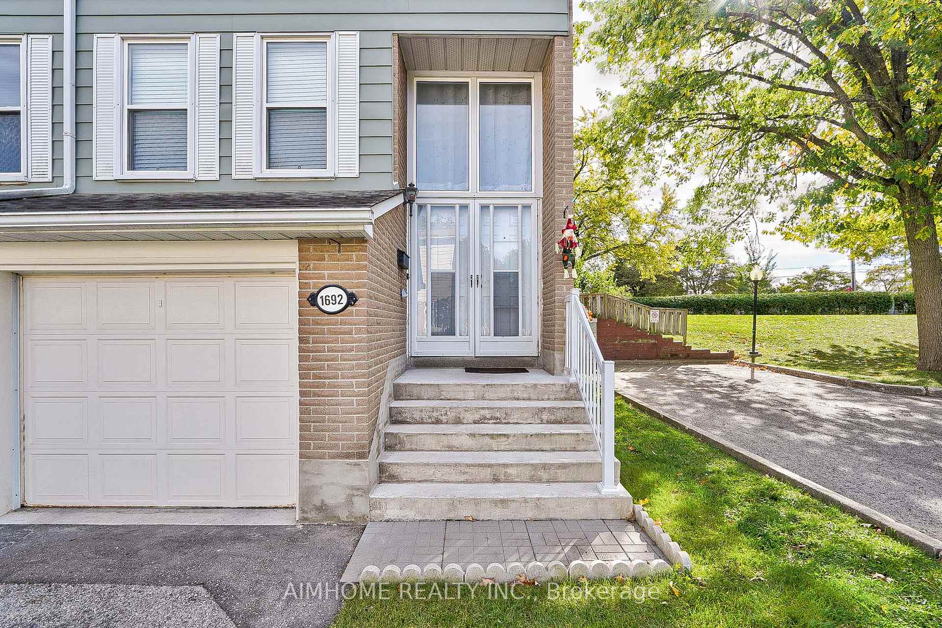 Photo 3 of 1692 John Street, Markham, Bayview Fairway-Bayview Country Club Estates — HOMEH