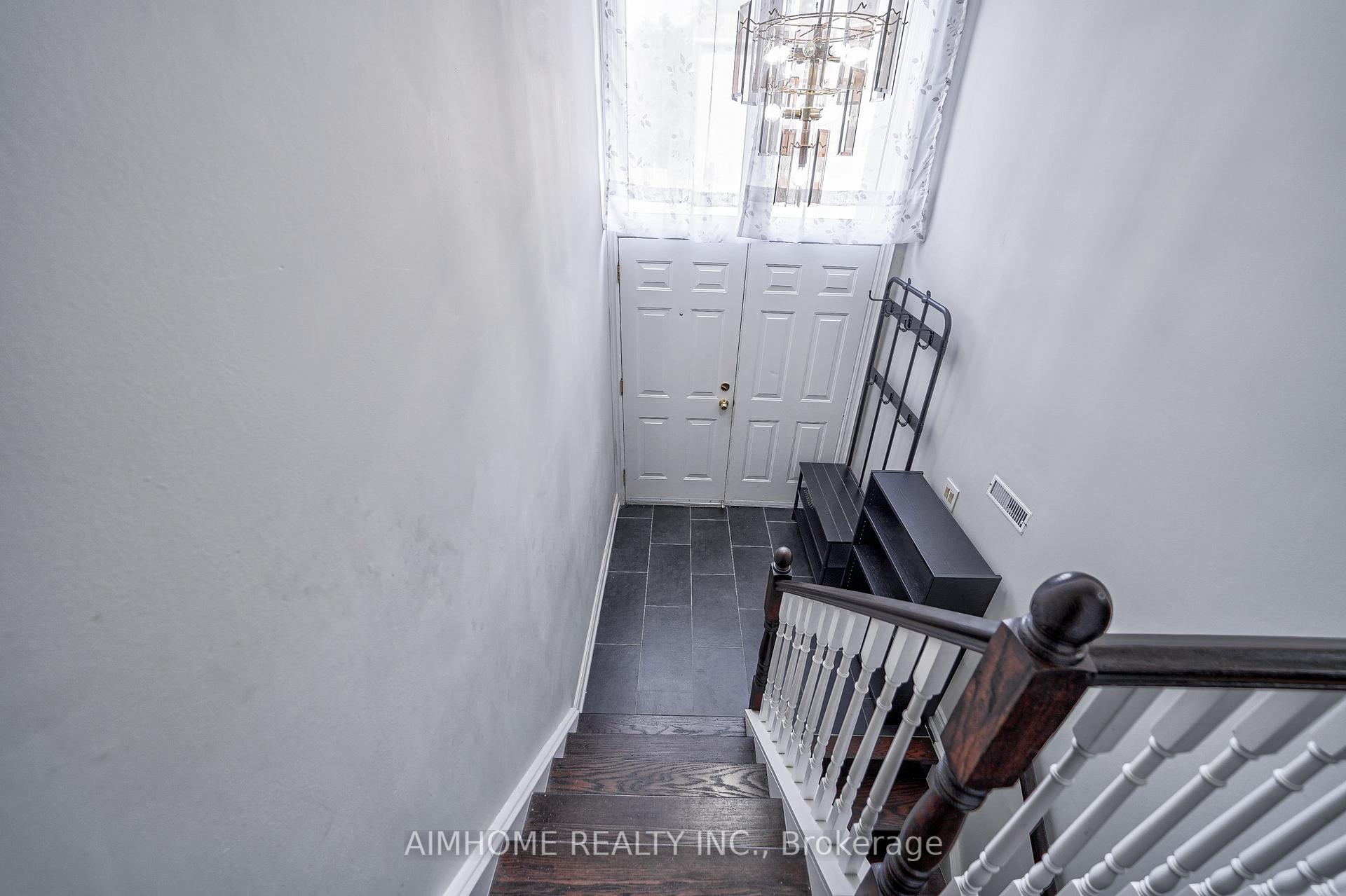 Photo 4 of 1692 John Street, Markham, Bayview Fairway-Bayview Country Club Estates — HOMEH