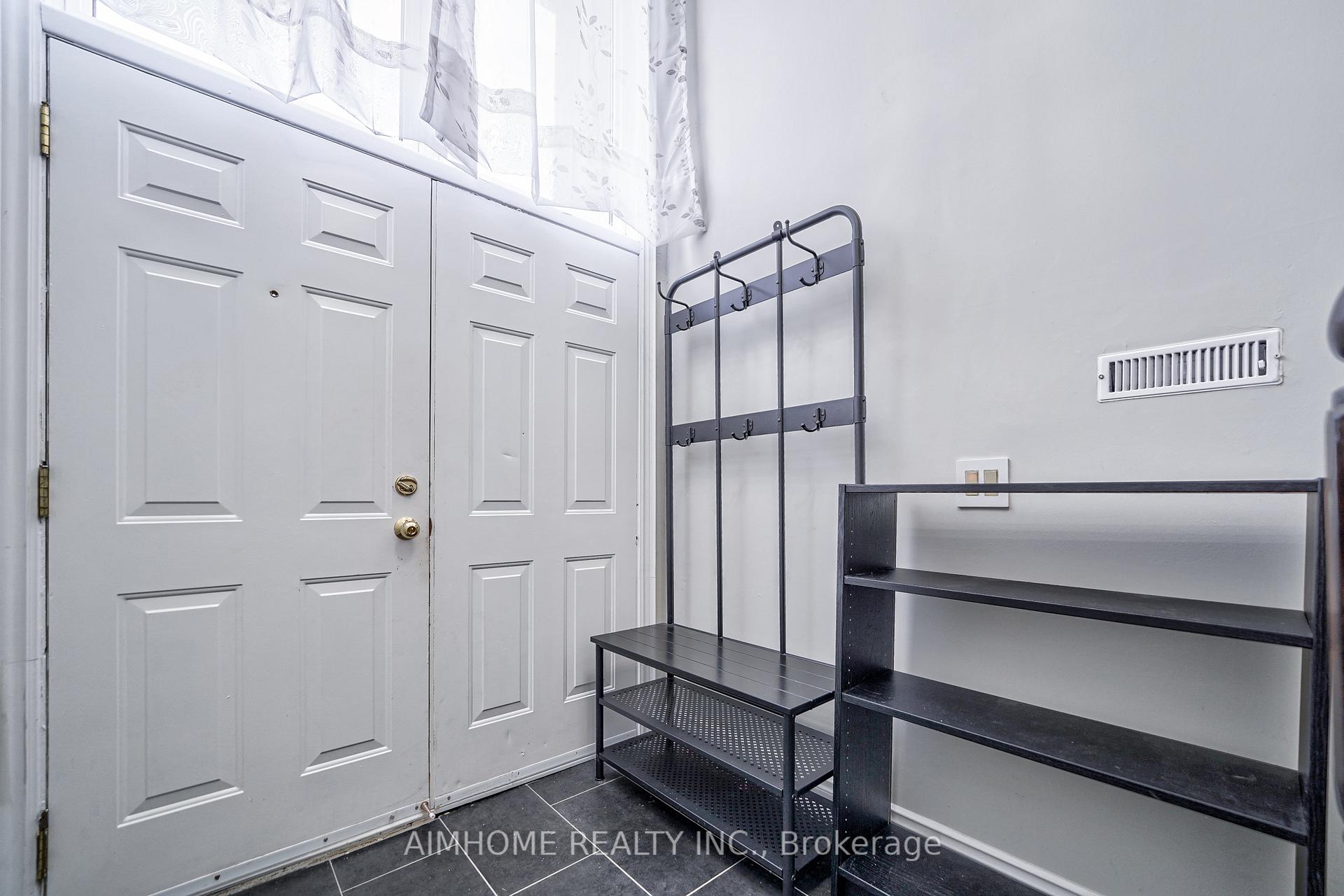 Photo 5 of 1692 John Street, Markham, Bayview Fairway-Bayview Country Club Estates — HOMEH
