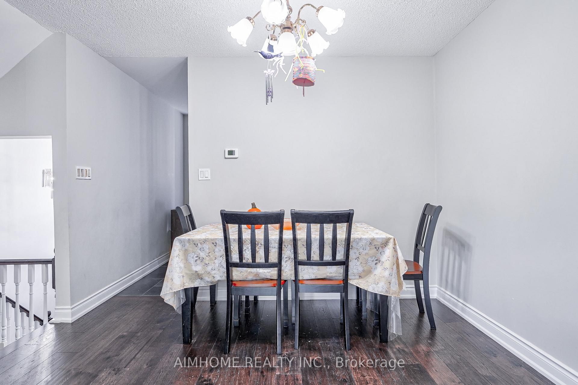 Photo 7 of 1692 John Street, Markham, Bayview Fairway-Bayview Country Club Estates — HOMEH