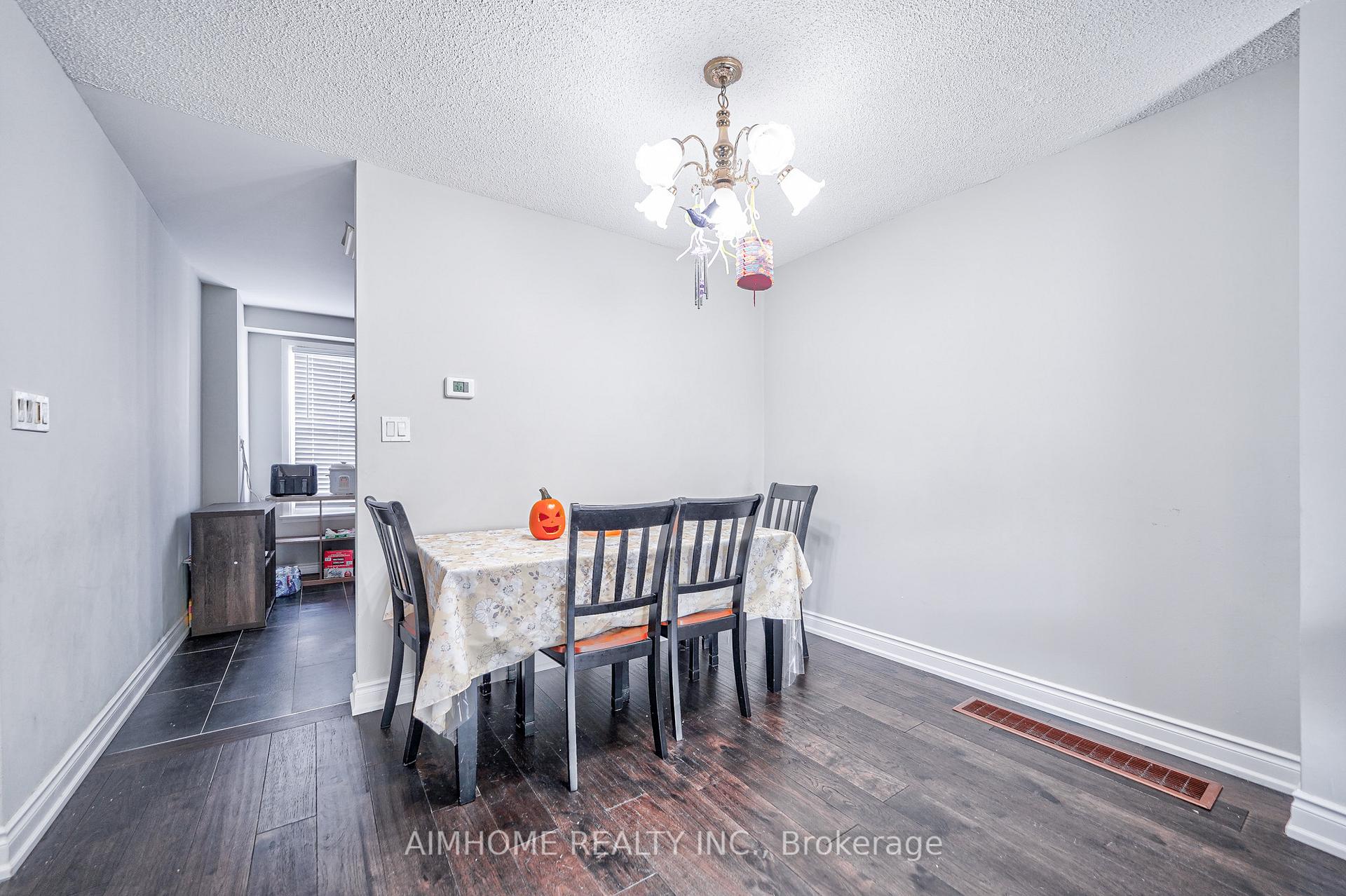 Photo 8 of 1692 John Street, Markham, Bayview Fairway-Bayview Country Club Estates — HOMEH