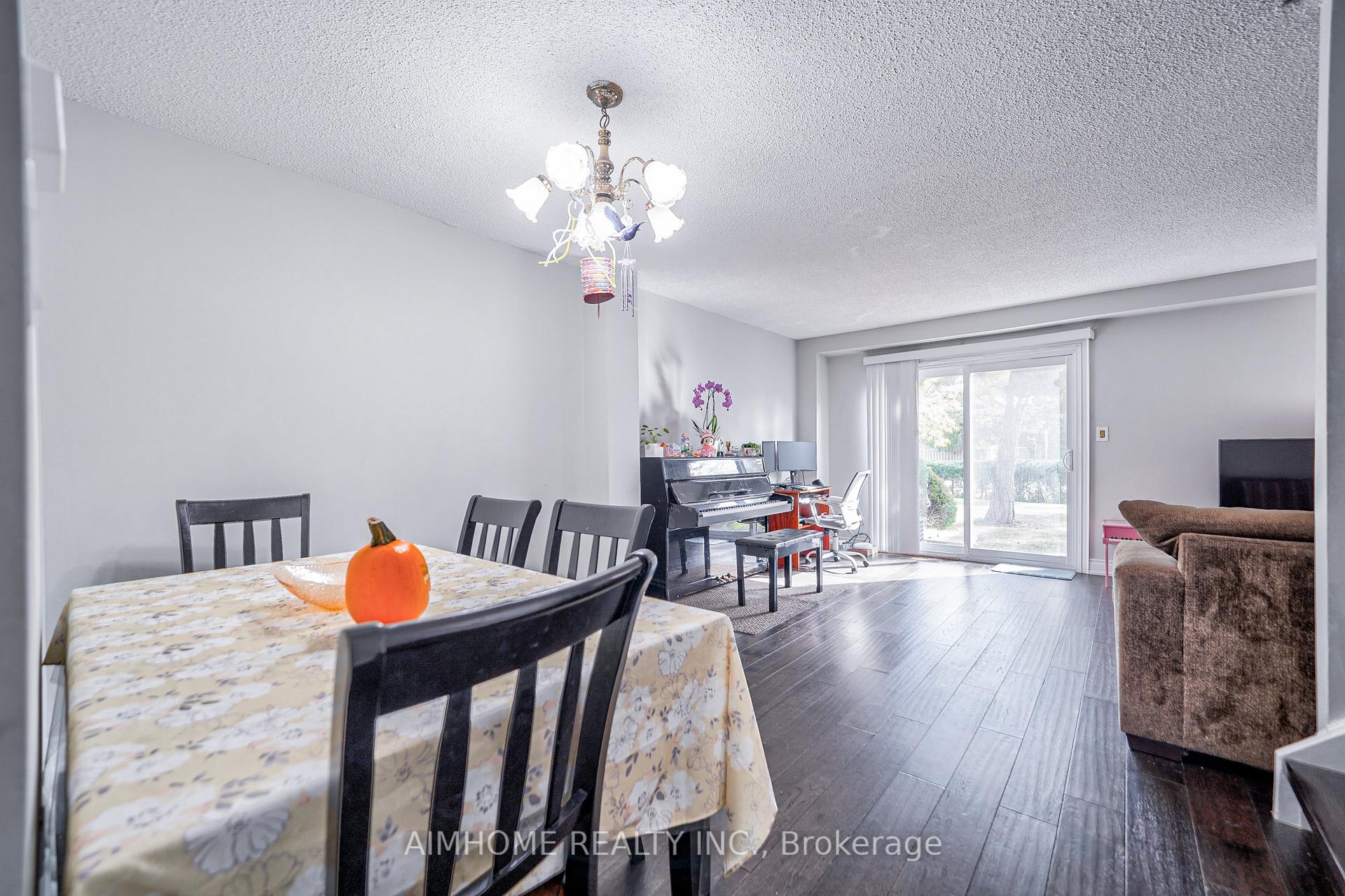 Photo 9 of 1692 John Street, Markham, Bayview Fairway-Bayview Country Club Estates — HOMEH