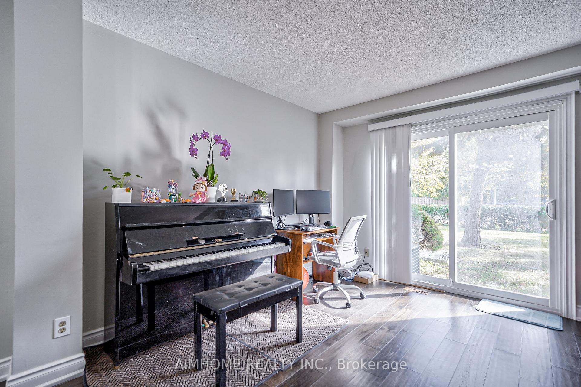 Photo 10 of 1692 John Street, Markham, Bayview Fairway-Bayview Country Club Estates — HOMEH