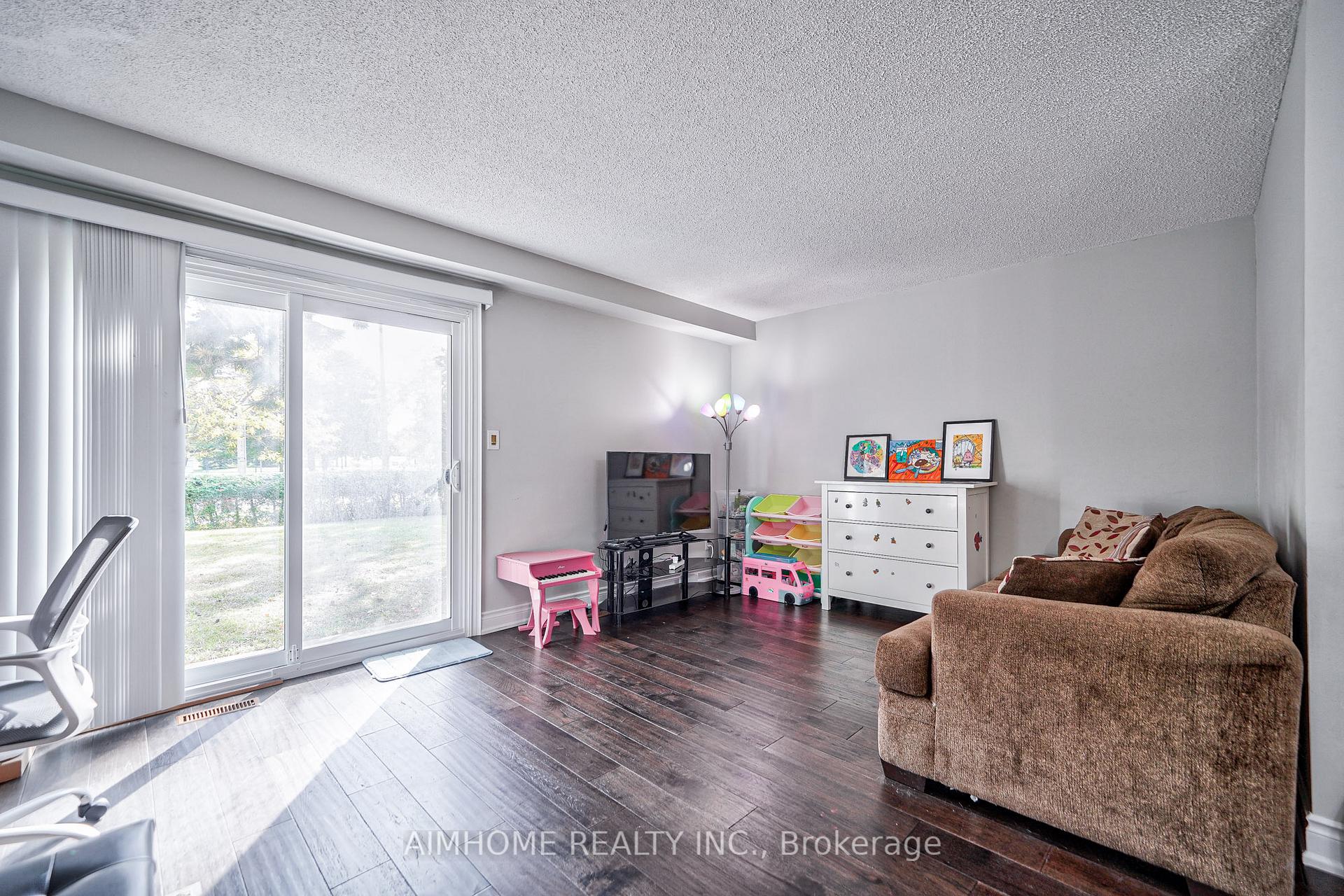 Photo 11 of 1692 John Street, Markham, Bayview Fairway-Bayview Country Club Estates — HOMEH