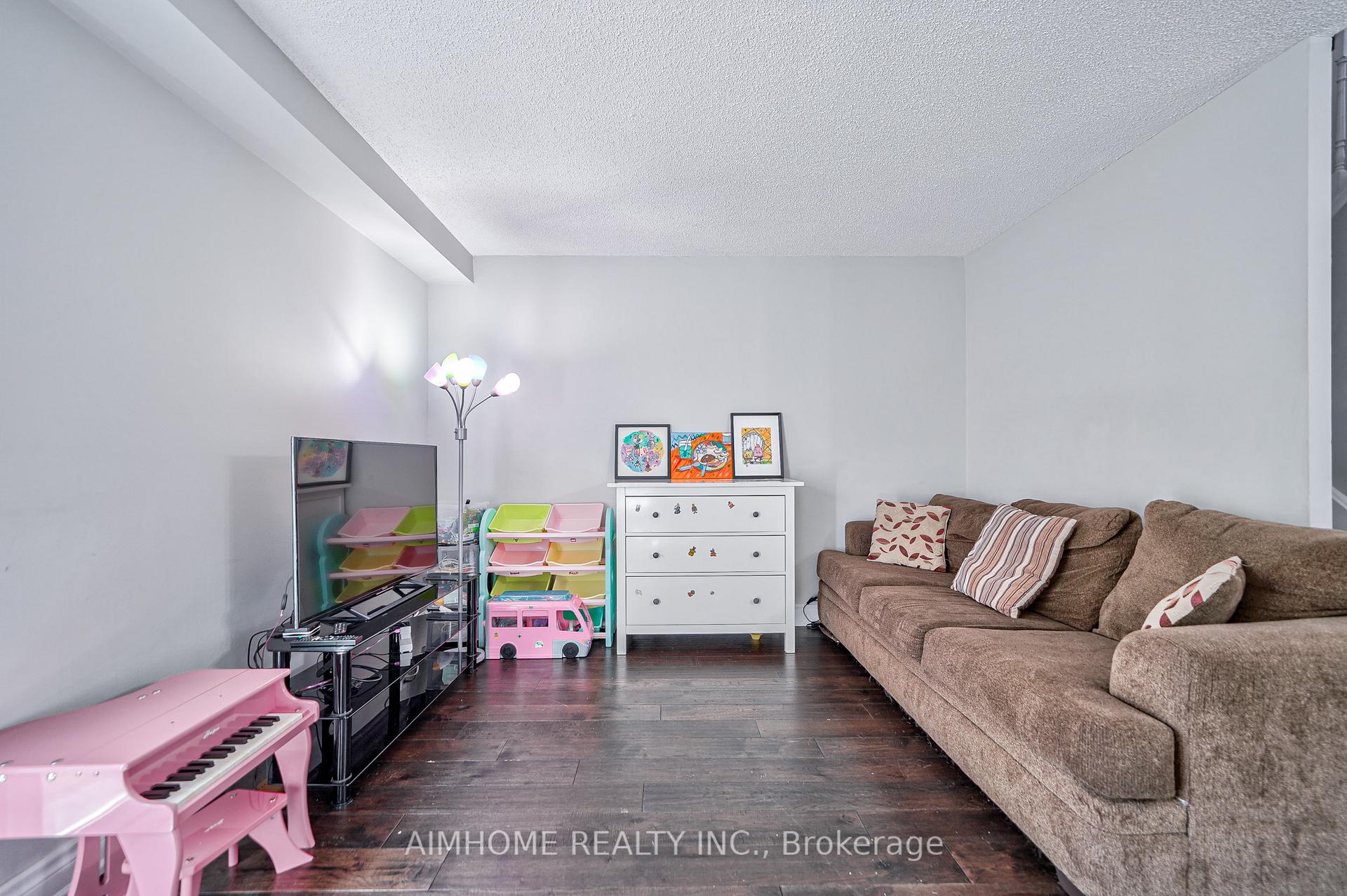 Photo 12 of 1692 John Street, Markham, Bayview Fairway-Bayview Country Club Estates — HOMEH