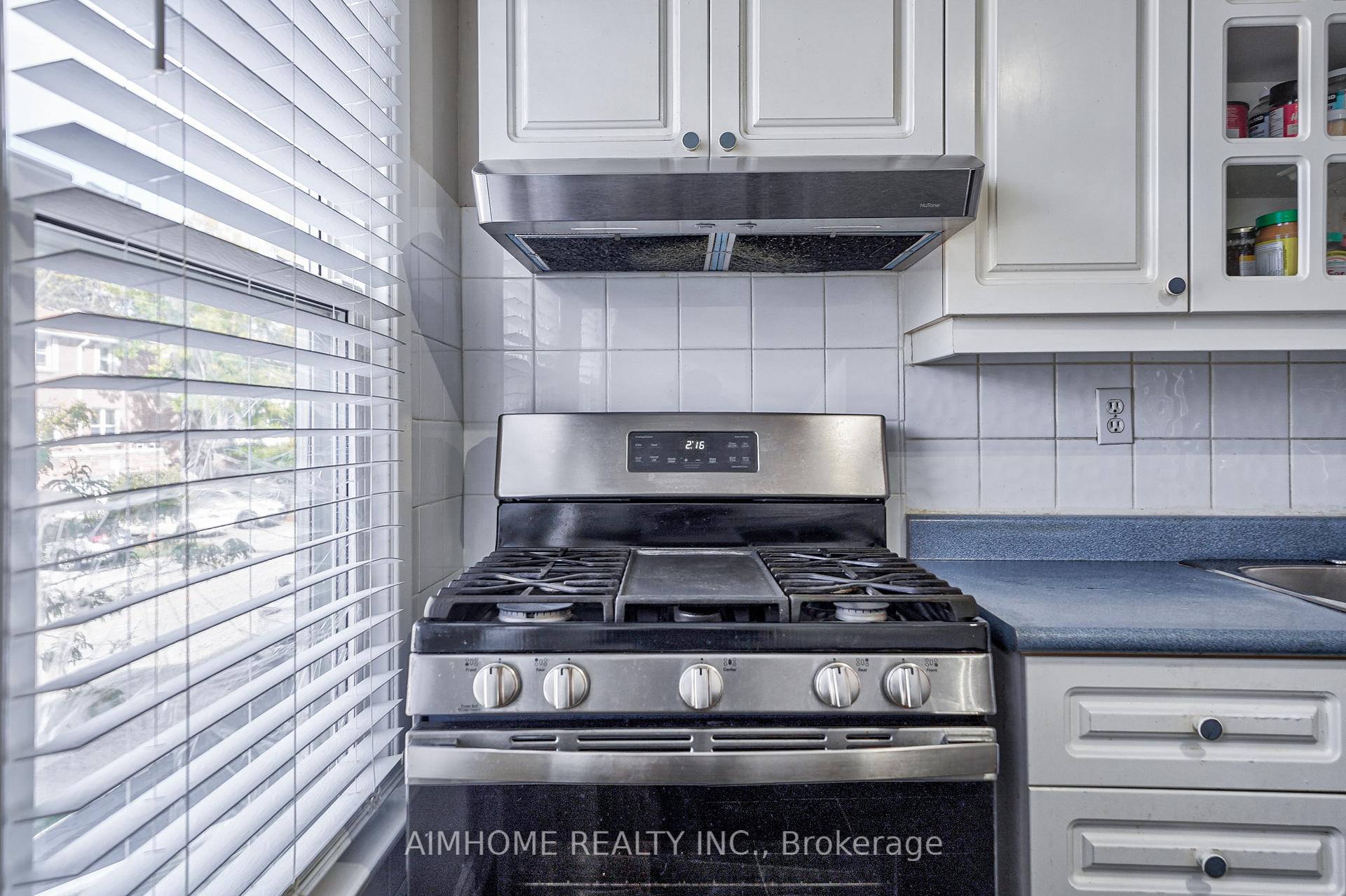 Photo 18 of 1692 John Street, Markham, Bayview Fairway-Bayview Country Club Estates — HOMEH
