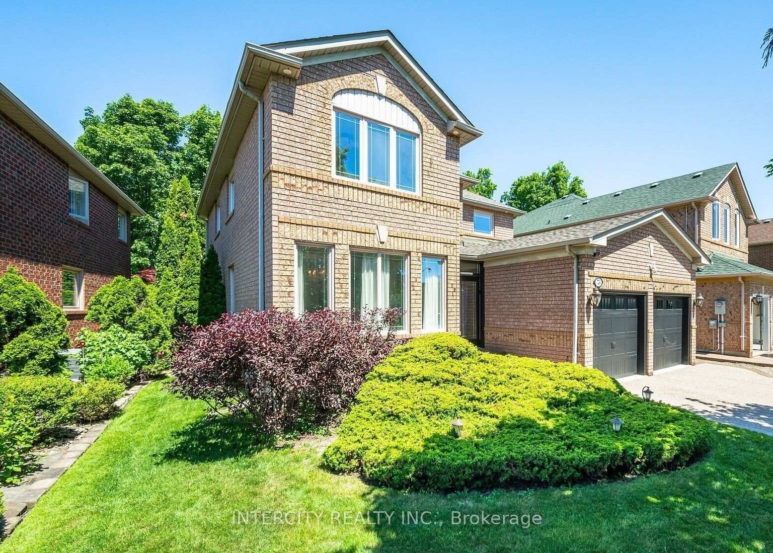 Photo 2 of 724 Peter Robertson Boulevard, Brampton, Sandringham-Wellington — HOMEH
