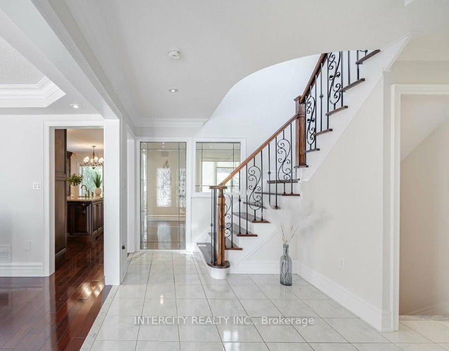Photo 5 of 724 Peter Robertson Boulevard, Brampton, Sandringham-Wellington — HOMEH