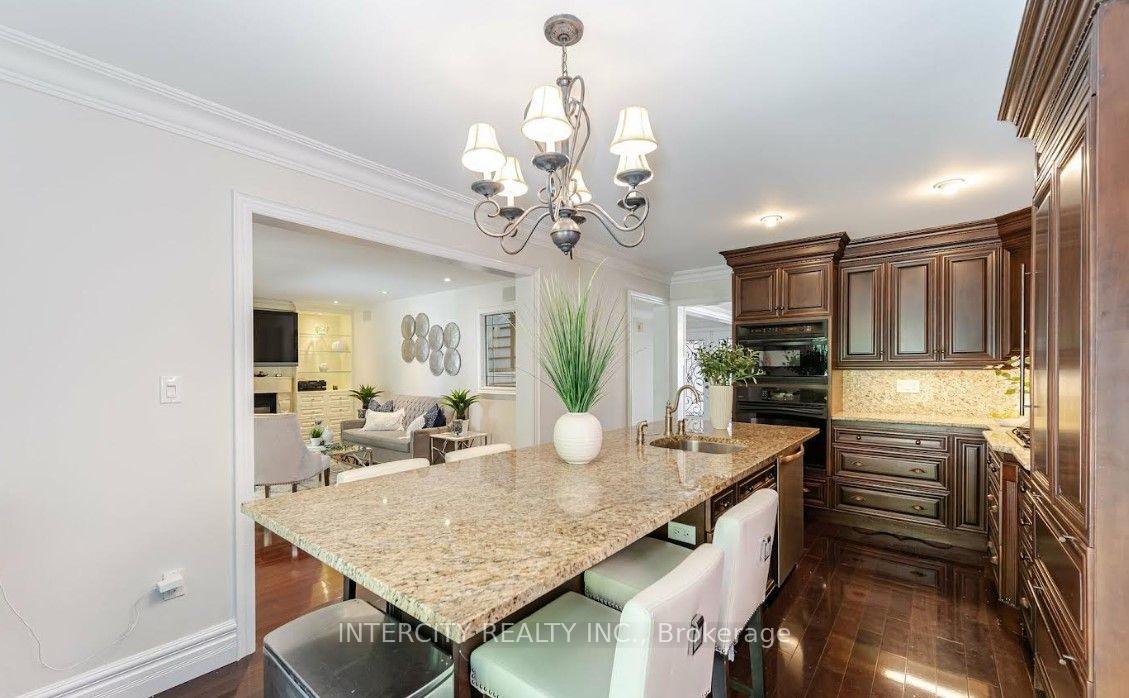 Photo 8 of 724 Peter Robertson Boulevard, Brampton, Sandringham-Wellington — HOMEH