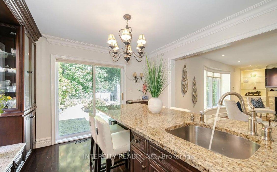 Photo 9 of 724 Peter Robertson Boulevard, Brampton, Sandringham-Wellington — HOMEH