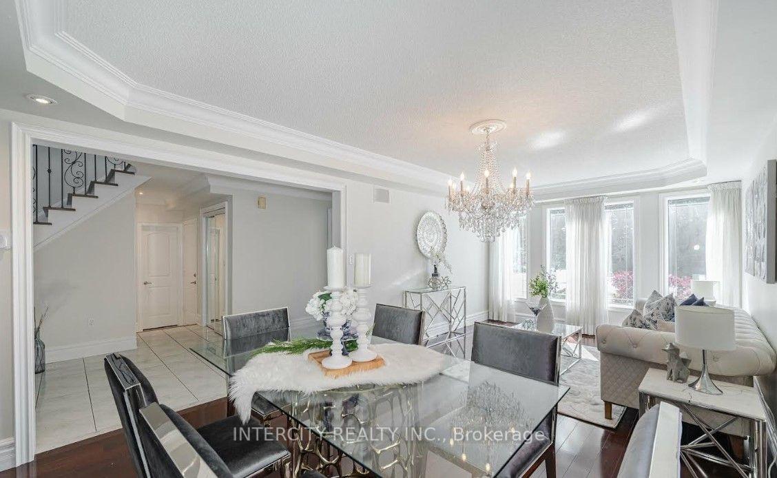 Photo 10 of 724 Peter Robertson Boulevard, Brampton, Sandringham-Wellington — HOMEH