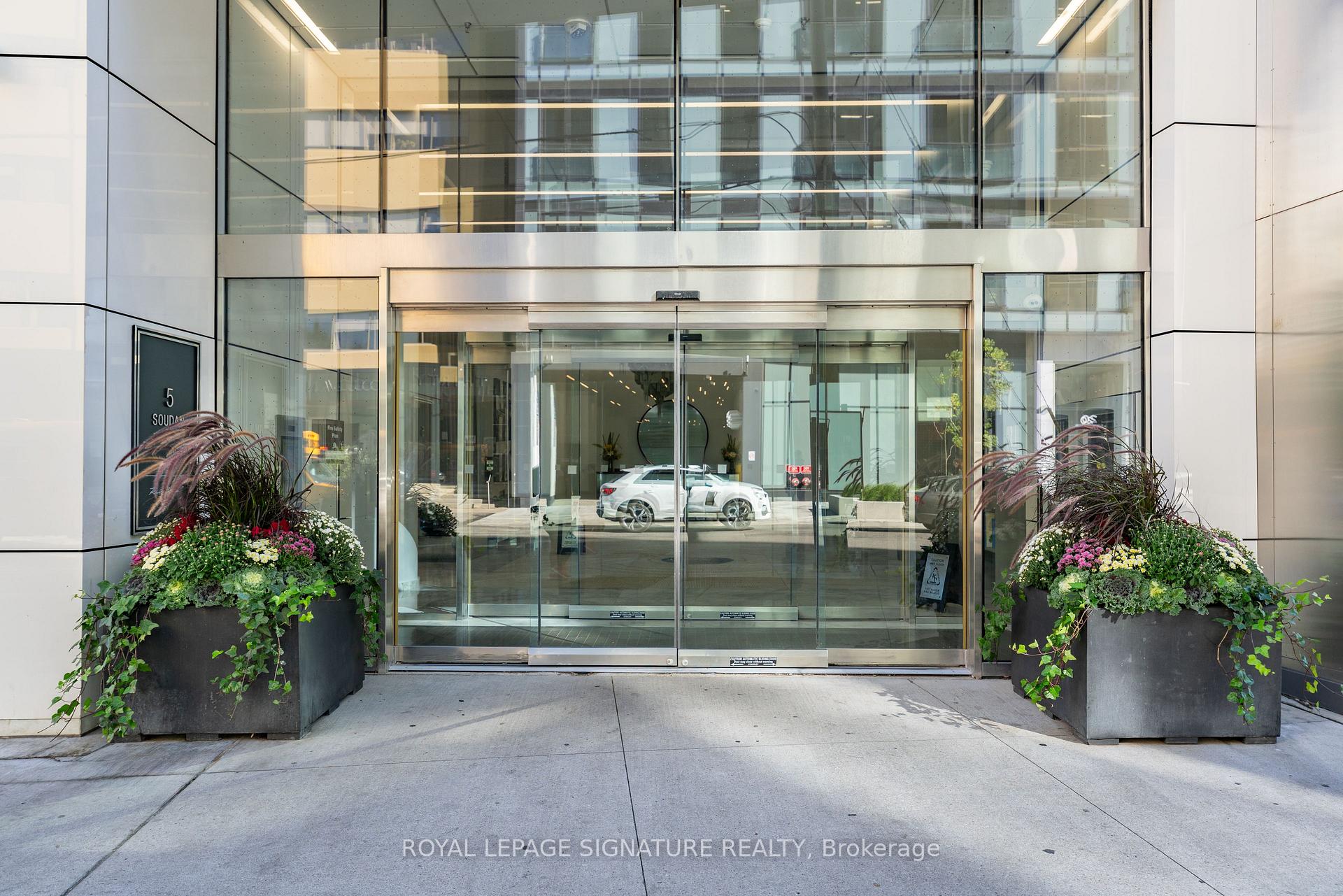 Photo 2 of Unit 1010, 5 Soudan Avenue, Toronto, Mount Pleasant West — HOMEH