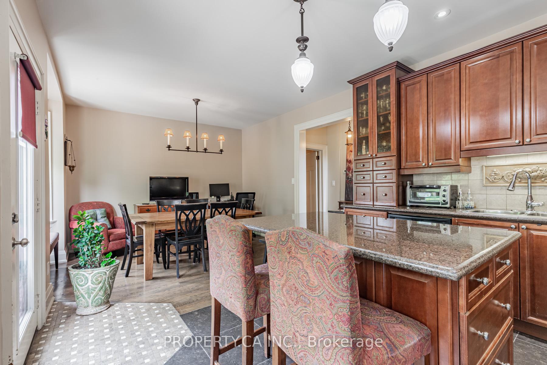 Photo 2 of Unit Upper, 131 Gillard Avenue, Toronto, Greenwood-Coxwell — HOMEH