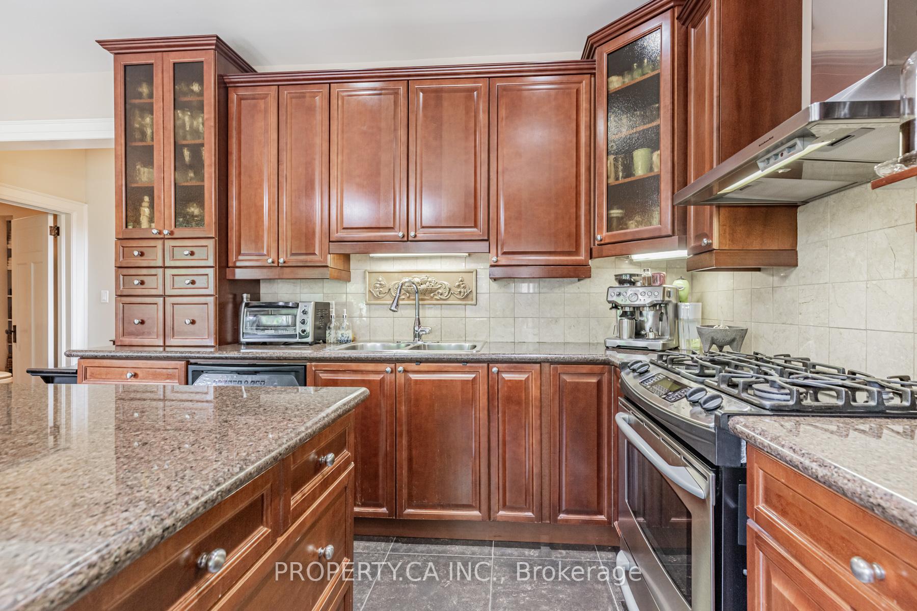 Photo 3 of Unit Upper, 131 Gillard Avenue, Toronto, Greenwood-Coxwell — HOMEH