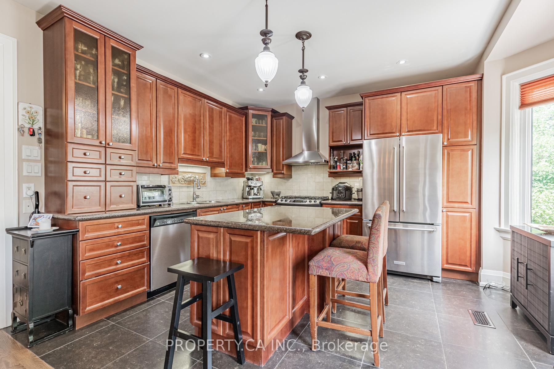 Photo 4 of Unit Upper, 131 Gillard Avenue, Toronto, Greenwood-Coxwell — HOMEH
