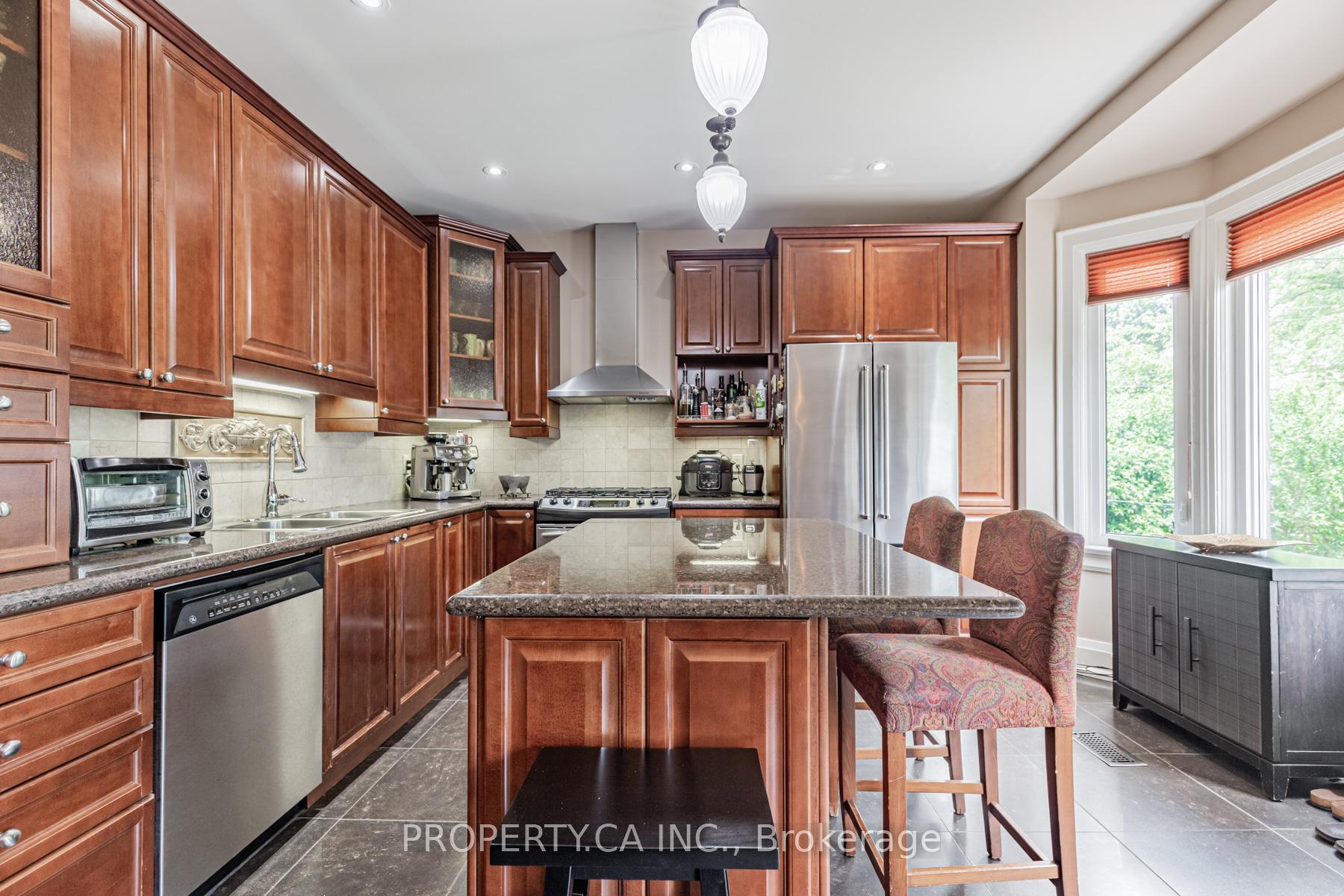Photo 5 of Unit Upper, 131 Gillard Avenue, Toronto, Greenwood-Coxwell — HOMEH