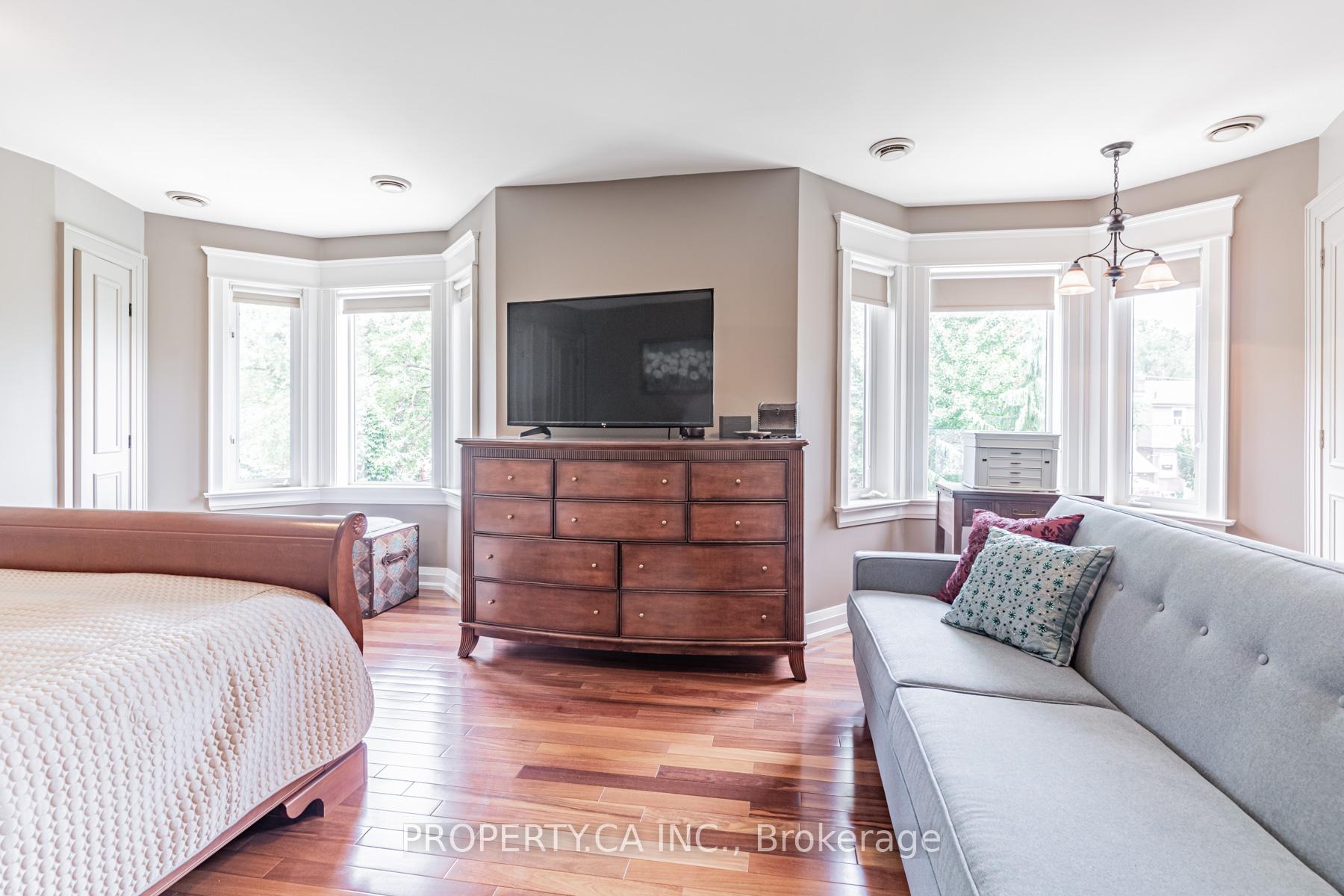 Photo 12 of Unit Upper, 131 Gillard Avenue, Toronto, Greenwood-Coxwell — HOMEH