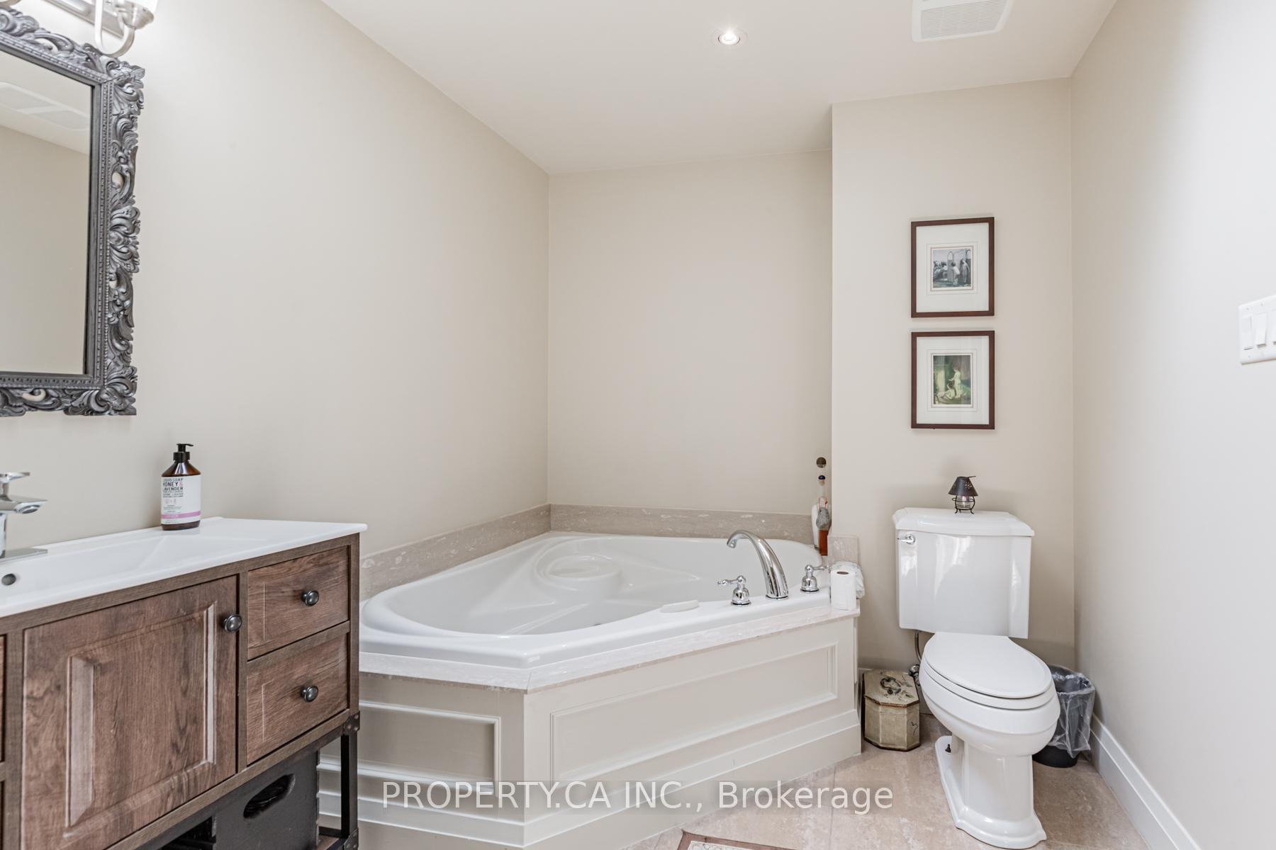 Photo 16 of Unit Upper, 131 Gillard Avenue, Toronto, Greenwood-Coxwell — HOMEH