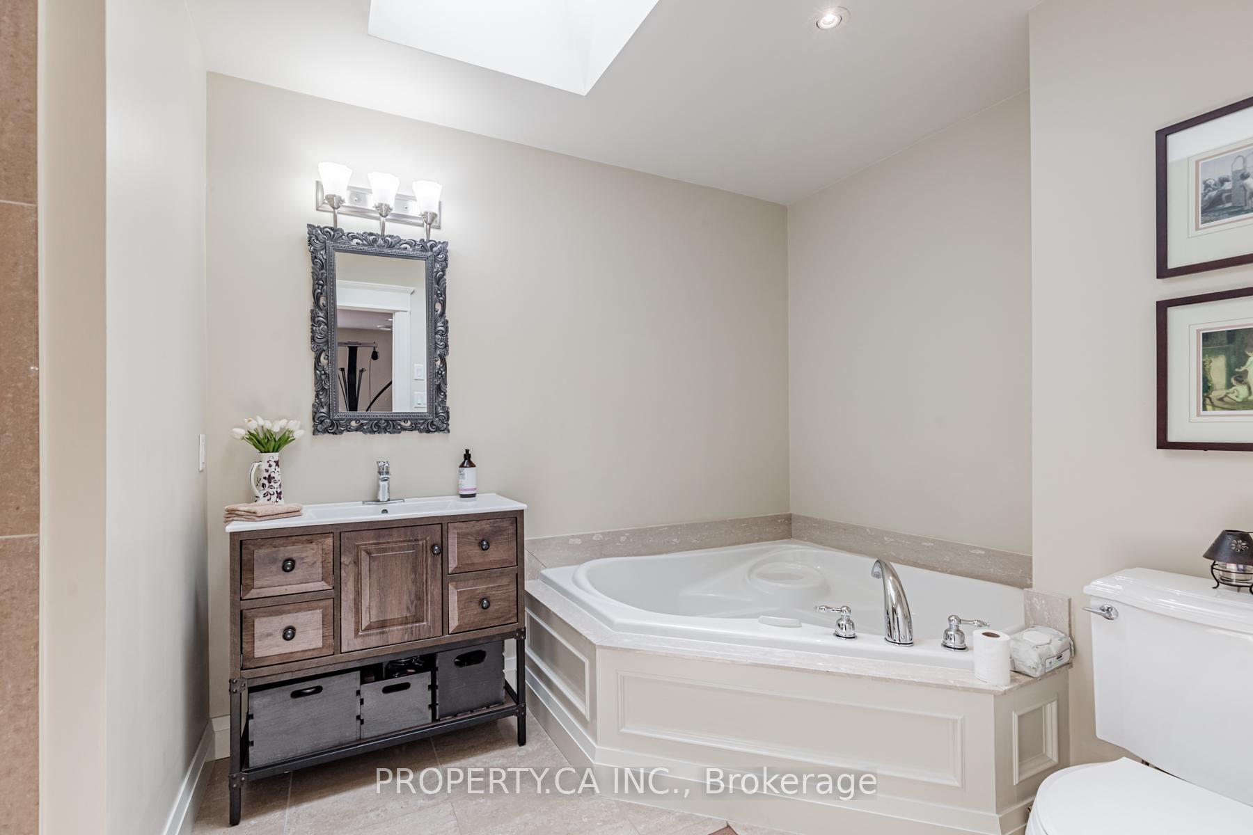 Photo 17 of Unit Upper, 131 Gillard Avenue, Toronto, Greenwood-Coxwell — HOMEH