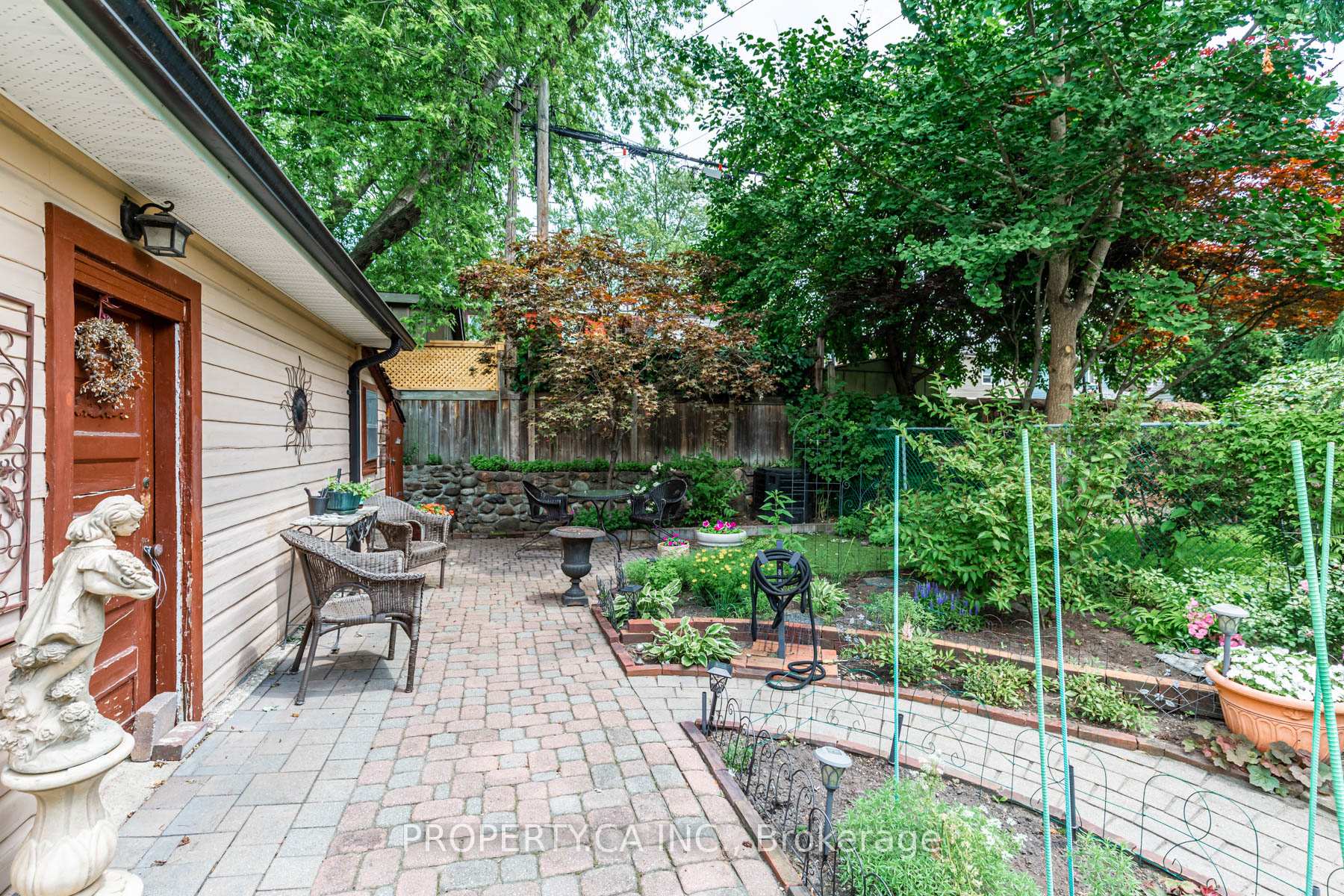 Photo 25 of Unit Upper, 131 Gillard Avenue, Toronto, Greenwood-Coxwell — HOMEH