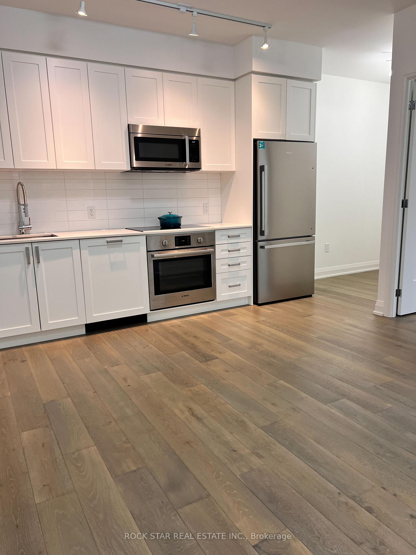 Photo 9 of 293 The Kingsway, Etobicoke, Edenbridge-Humber Valley — HOMEH