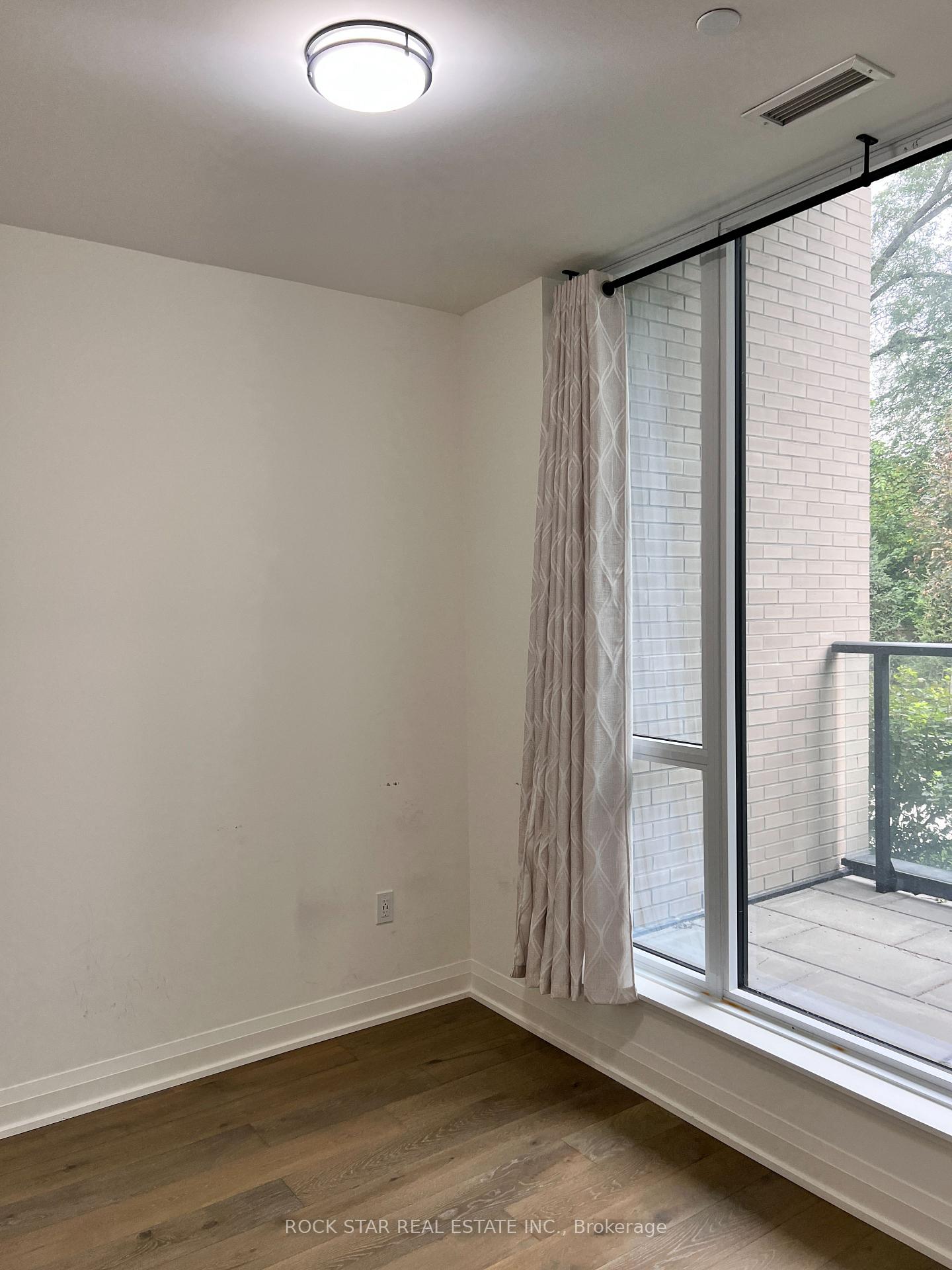 Photo 20 of 293 The Kingsway, Etobicoke, Edenbridge-Humber Valley — HOMEH