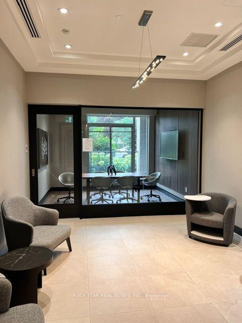 Photo 28 of 293 The Kingsway, Etobicoke, Edenbridge-Humber Valley — HOMEH