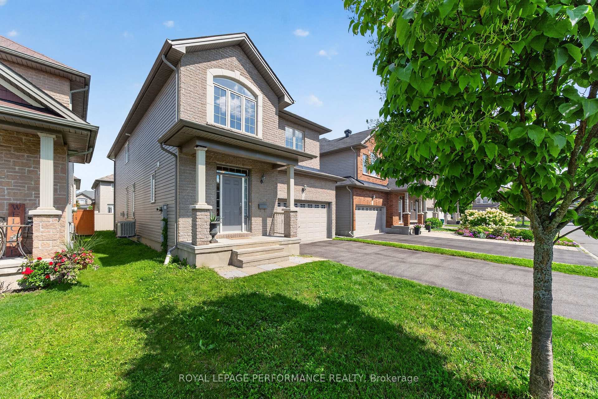 Photo 3 of 207 Dave Smith Crescent, Ottawa, Riverside South/Gloucester Glen — HOMEH